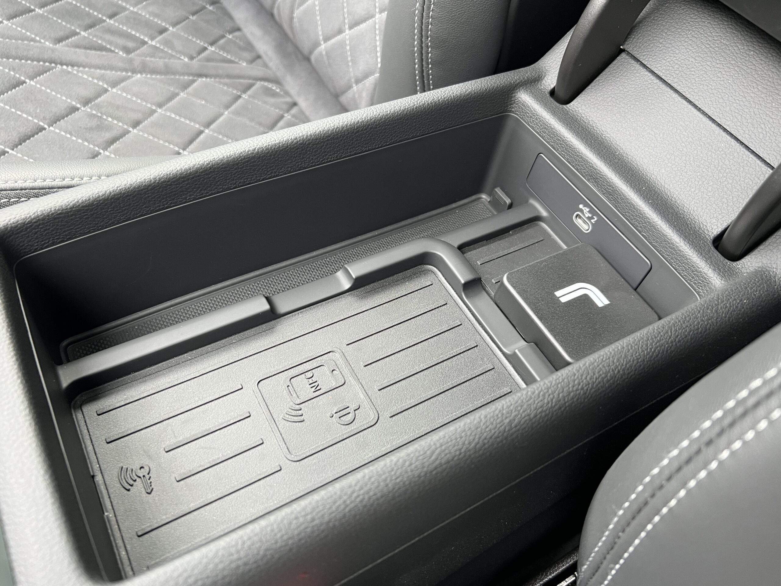 Photo Audi A4 Avant 35 TFSI 150 ch S-TRONIC 7  S-Line Origine France 1ère main