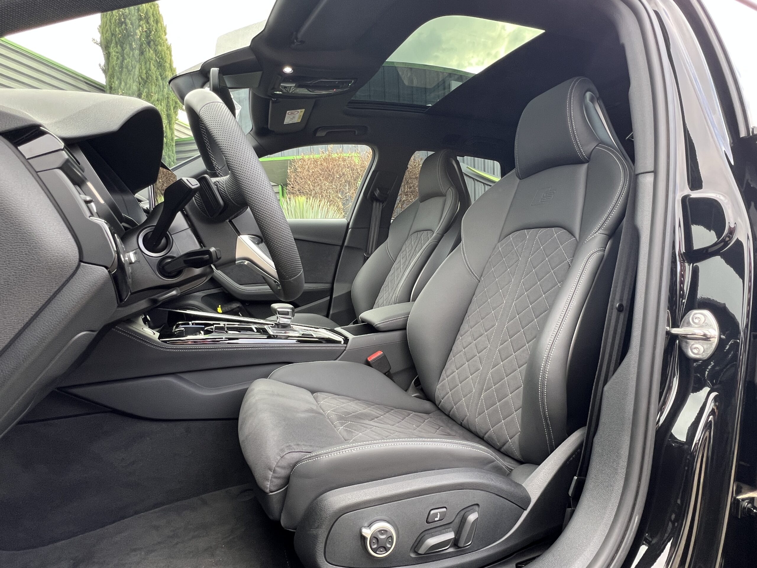 Photo Audi A4 Avant 35 TFSI 150 ch S-TRONIC 7  S-Line Origine France 1ère main