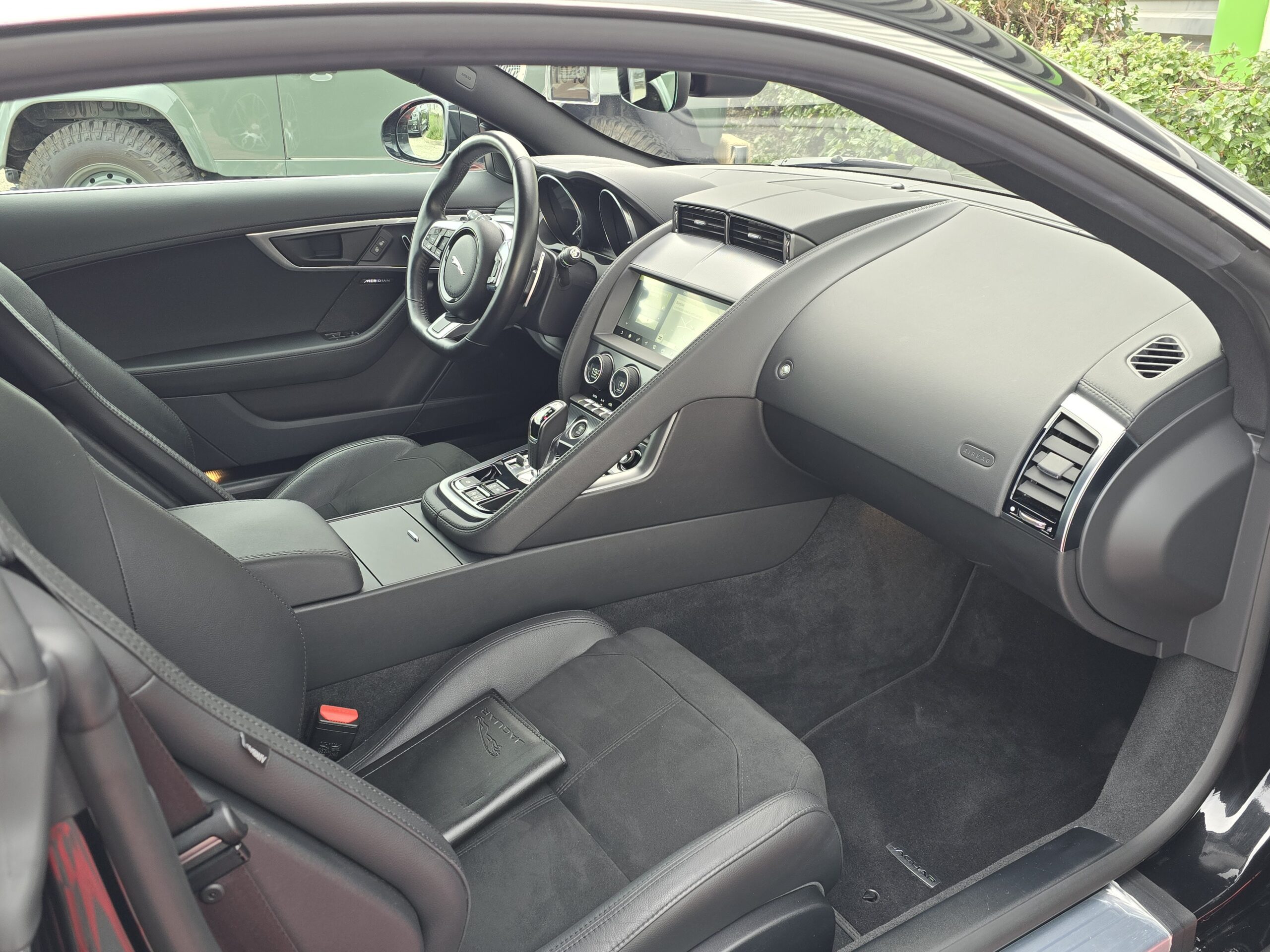 Photo Jaguar F-type Coupé P 380 R-Dynamic AWD BVA8