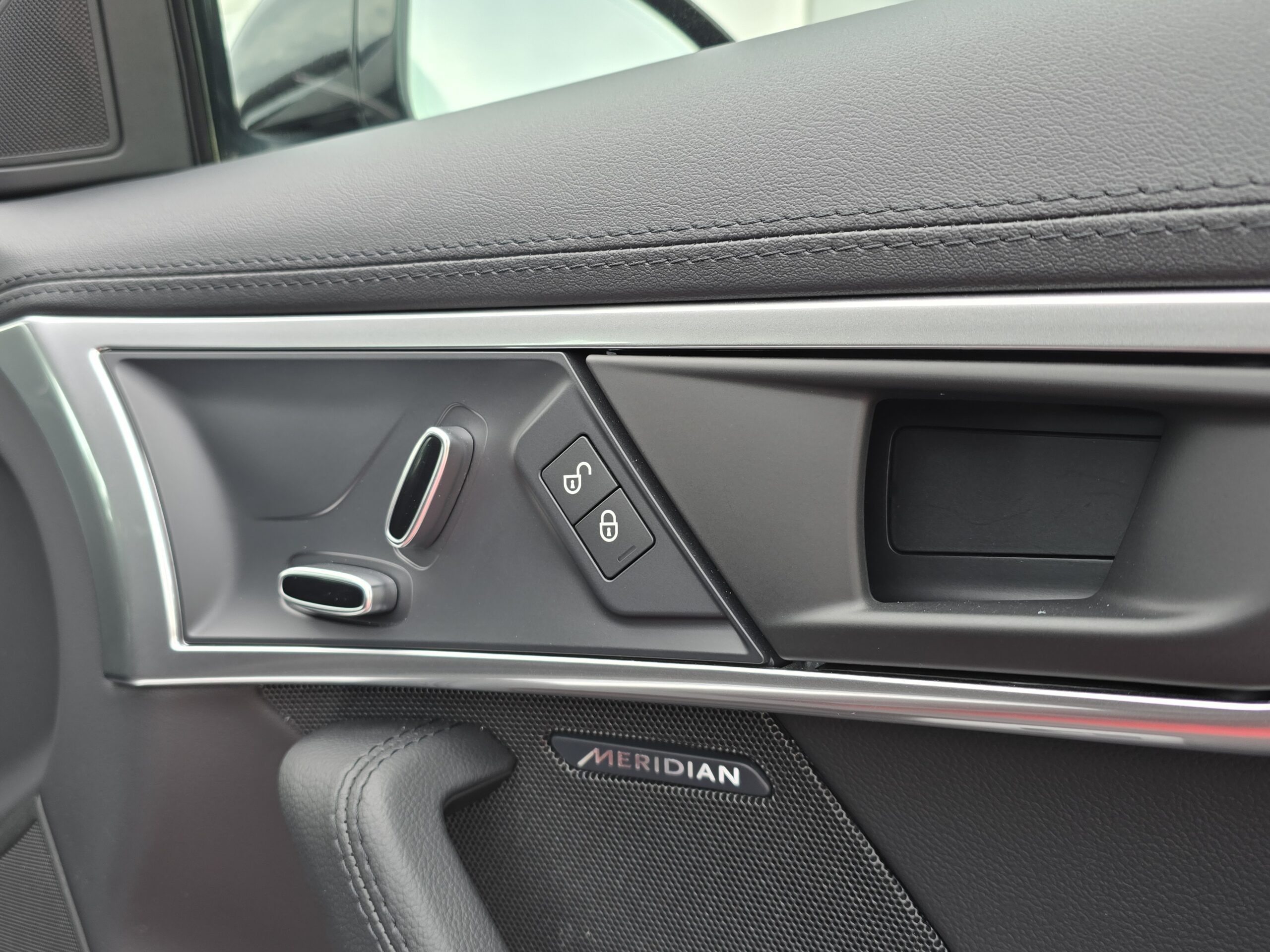 Photo Jaguar F-type Coupé P 380 R-Dynamic AWD BVA8