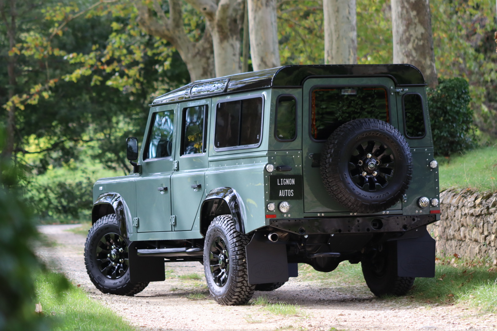 Photo Land Rover Defender 110 td4 2.2 SW 5 places "Keswick Green" TVA RECUPERABLE