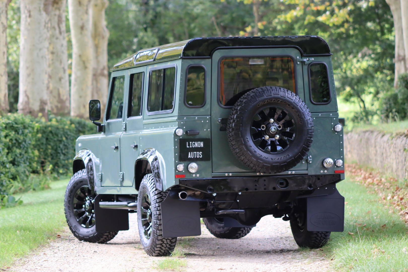 Photo Land Rover Defender 110 td4 2.2 SW 5 places "Keswick Green" TVA RECUPERABLE