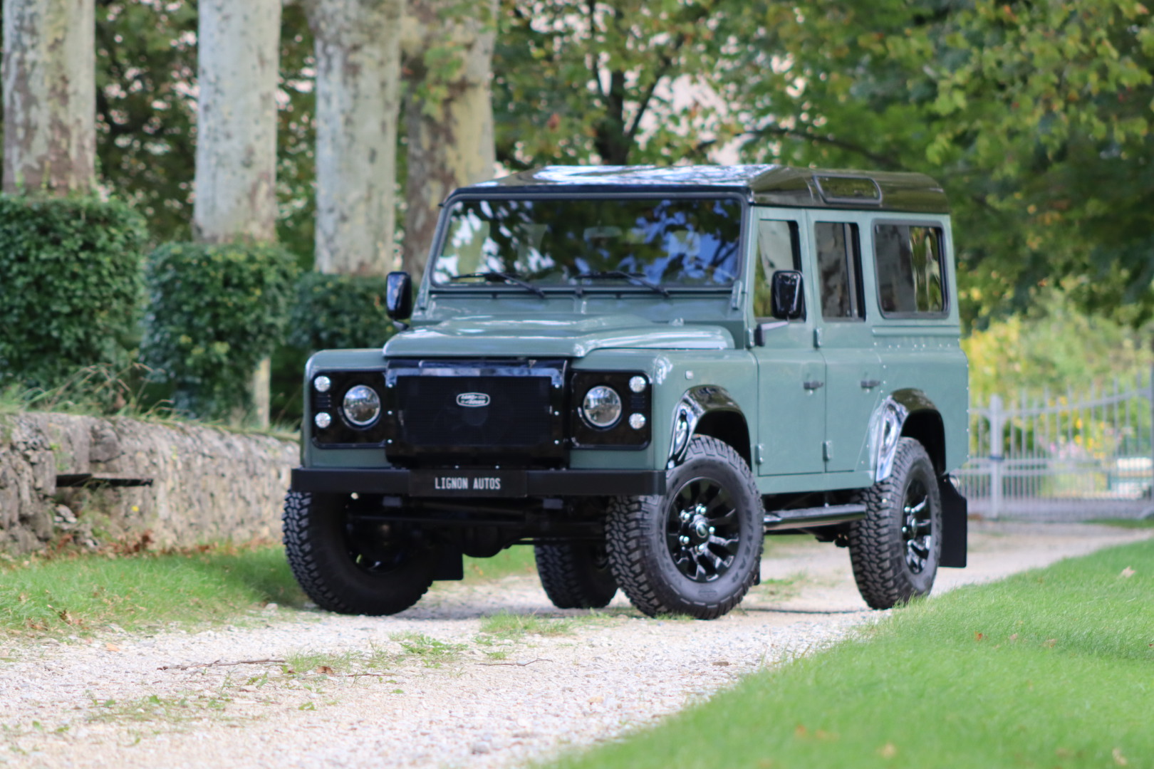 Photo Land Rover Defender 110 td4 2.2 SW 5 places "Keswick Green" TVA RECUPERABLE