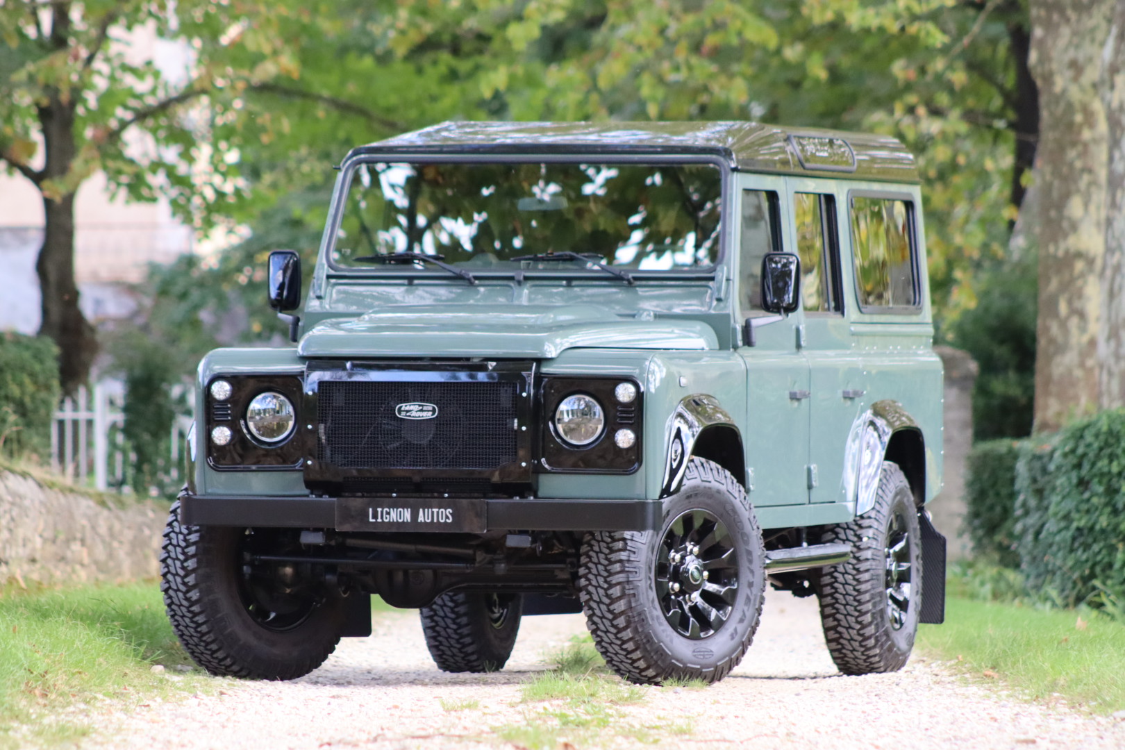 Photo Land Rover Defender 110 td4 2.2 SW 5 places "Keswick Green" TVA RECUPERABLE