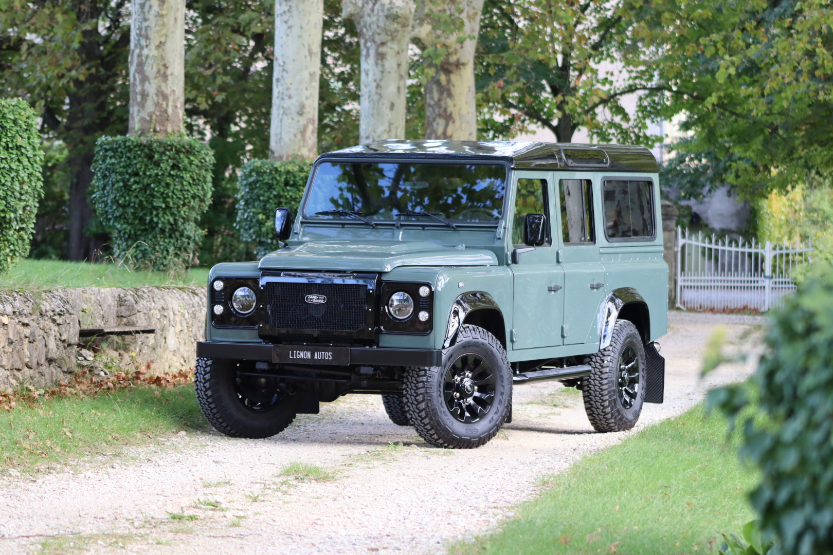 Photo Land Rover Defender 110 td4 2.2 SW 5 places "Keswick Green" TVA RECUPERABLE