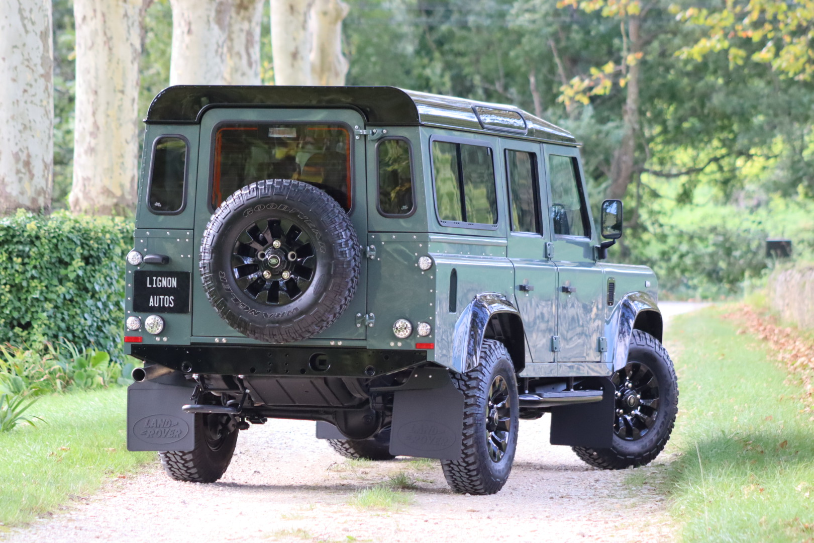 Photo Land Rover Defender 110 td4 2.2 SW 5 places "Keswick Green" TVA RECUPERABLE