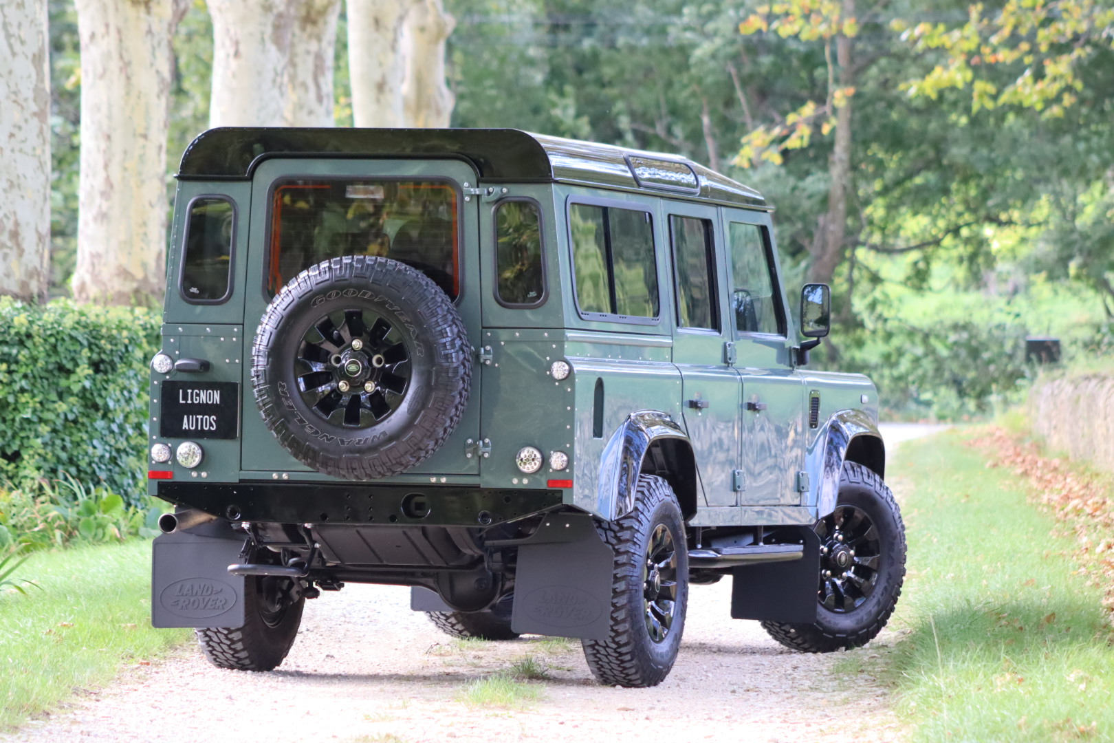 Photo Land Rover Defender 110 td4 2.2 SW 5 places "Keswick Green" TVA RECUPERABLE