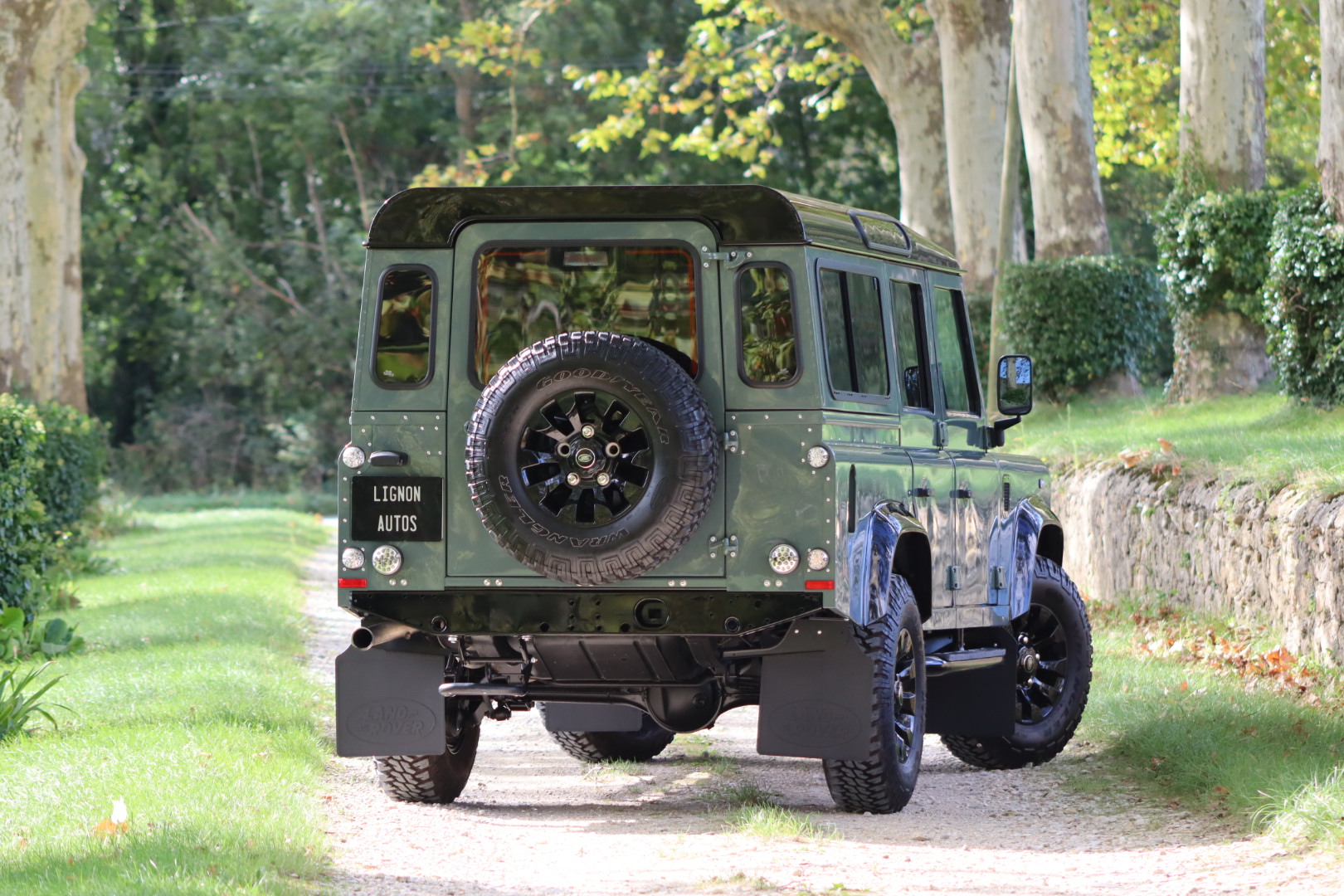 Photo Land Rover Defender 110 td4 2.2 SW 5 places "Keswick Green" TVA RECUPERABLE
