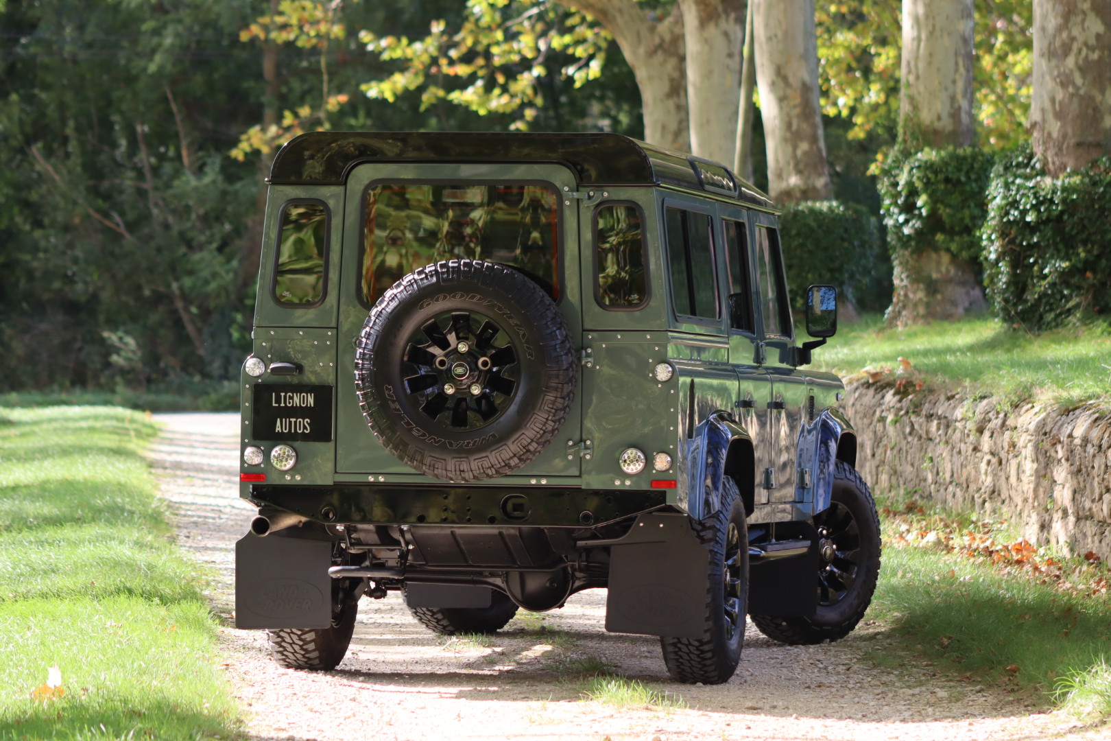 Photo Land Rover Defender 110 td4 2.2 SW 5 places "Keswick Green" TVA RECUPERABLE