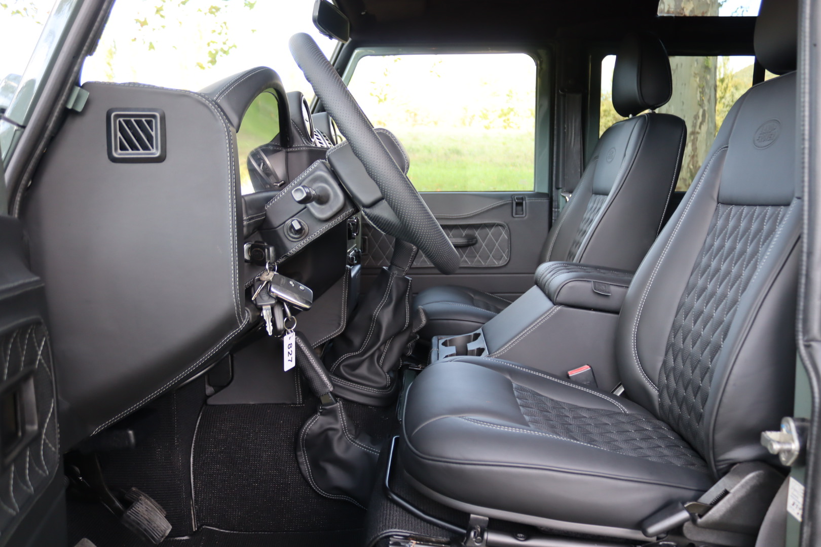 Photo Land Rover Defender 110 td4 2.2 SW 5 places "Keswick Green" TVA RECUPERABLE