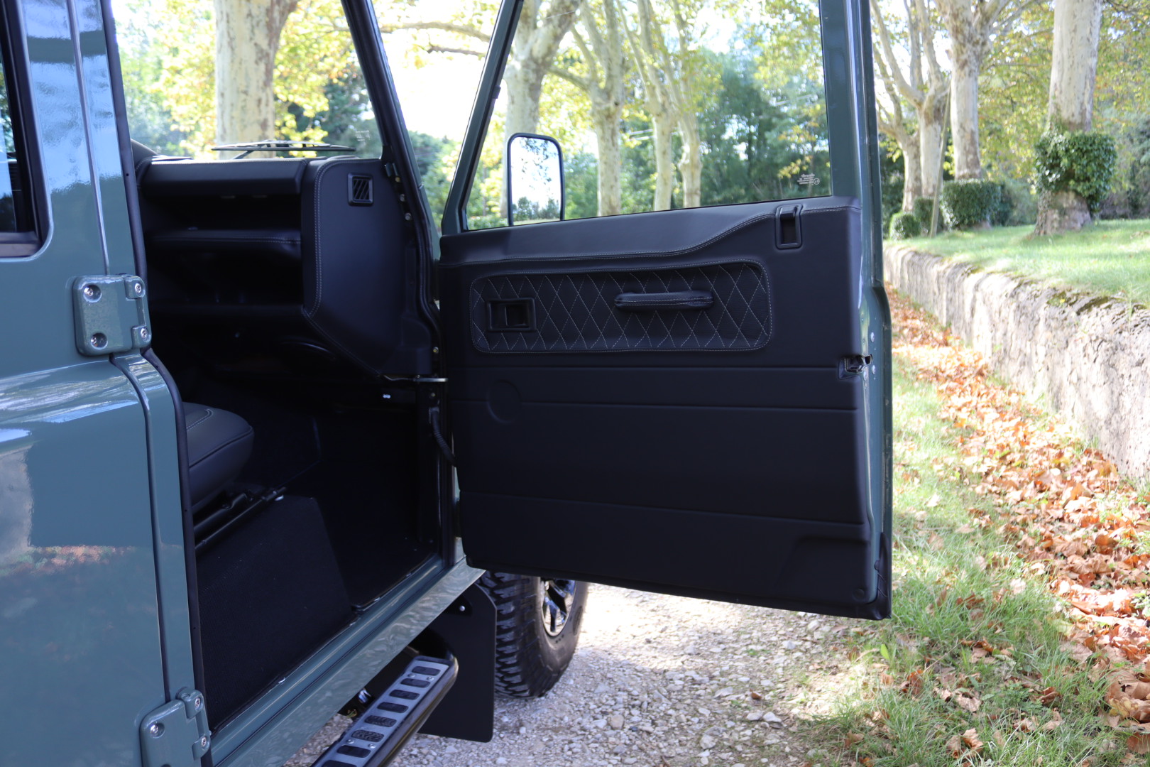 Photo Land Rover Defender 110 td4 2.2 SW 5 places "Keswick Green" TVA RECUPERABLE
