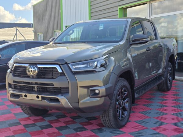 1083 Toyota Hilux 4 places 2.8 204 D-4d Double Cabine Invincible 4WD 2024 Full Options Caméras 360°/Cuir/Boite automatique