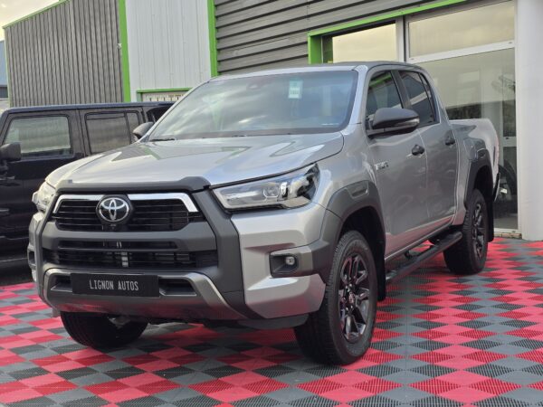 1084 Toyota Hilux 4 places 2.8 204 D-4d Double Cabine Invincible 4WD 2024 Full Options Caméras 360°/Cuir/Boite automatique