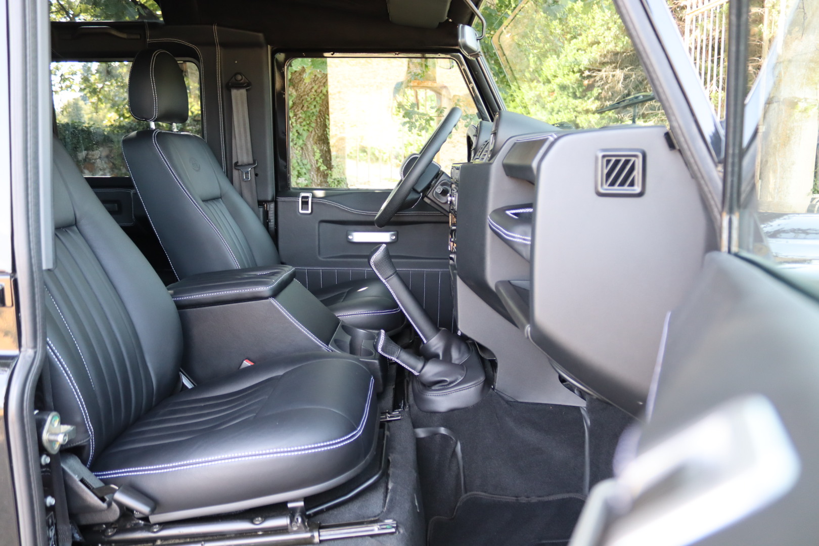 Photo Land Rover Defender 90 td4 2.2 sw 4 places