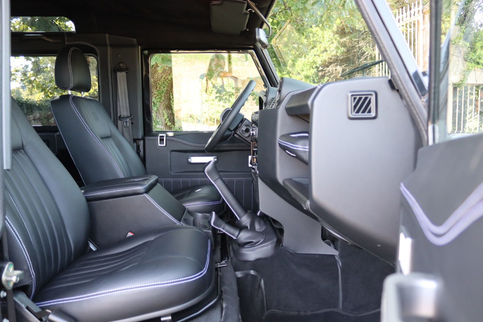 Photo Land Rover Defender 90 td4 2.2 sw 4 places