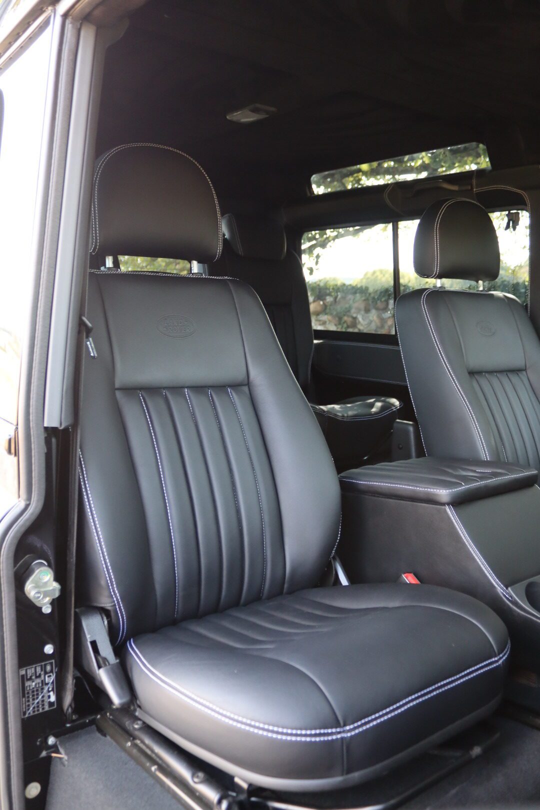 Photo Land Rover Defender 90 td4 2.2 sw 4 places