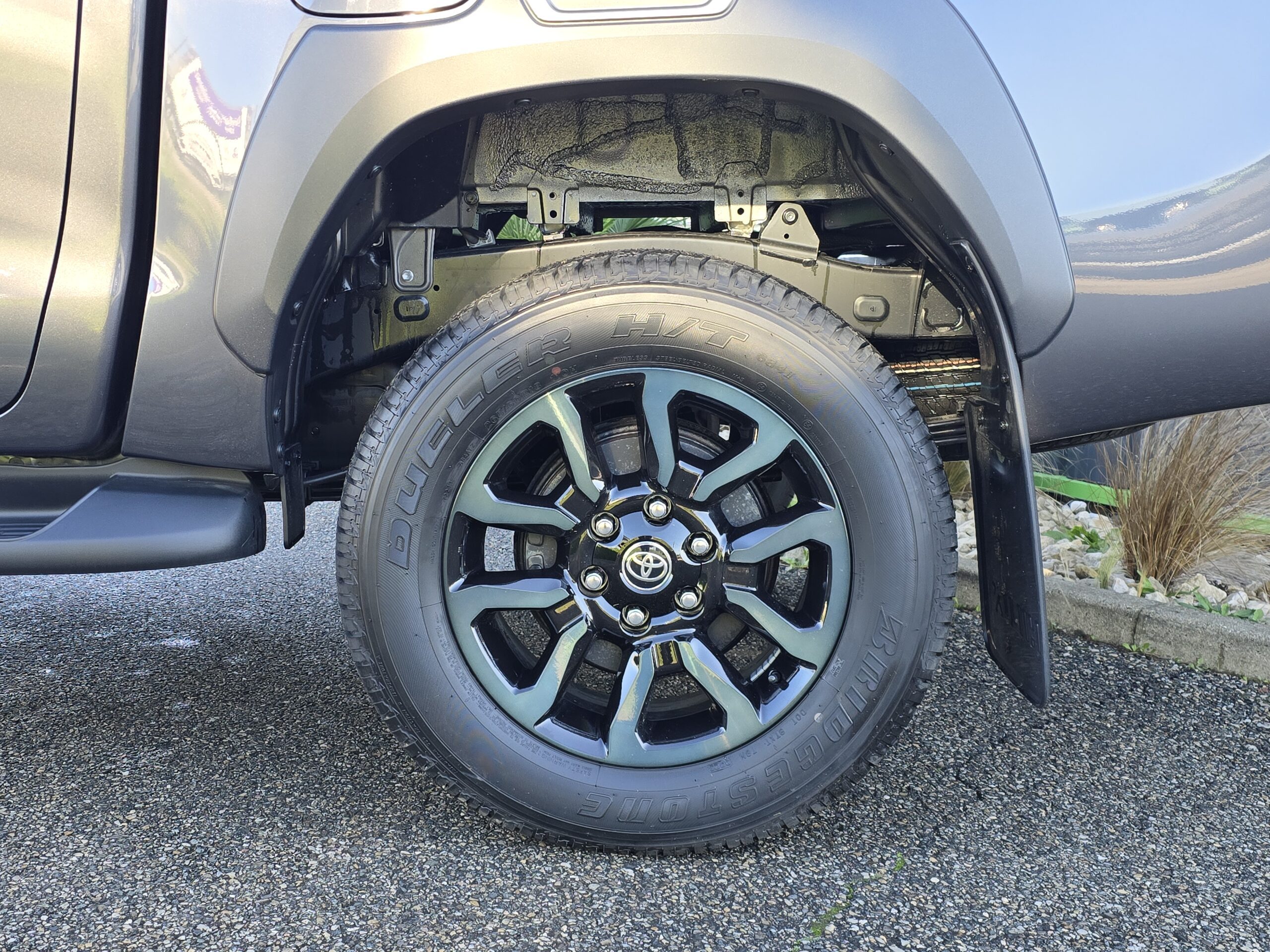 Photo Toyota Hilux 4 places 2.8 204 D-4d Double Cabine Invincible 4WD 2024 Full Options Caméras 360°/Cuir/Boite automatique