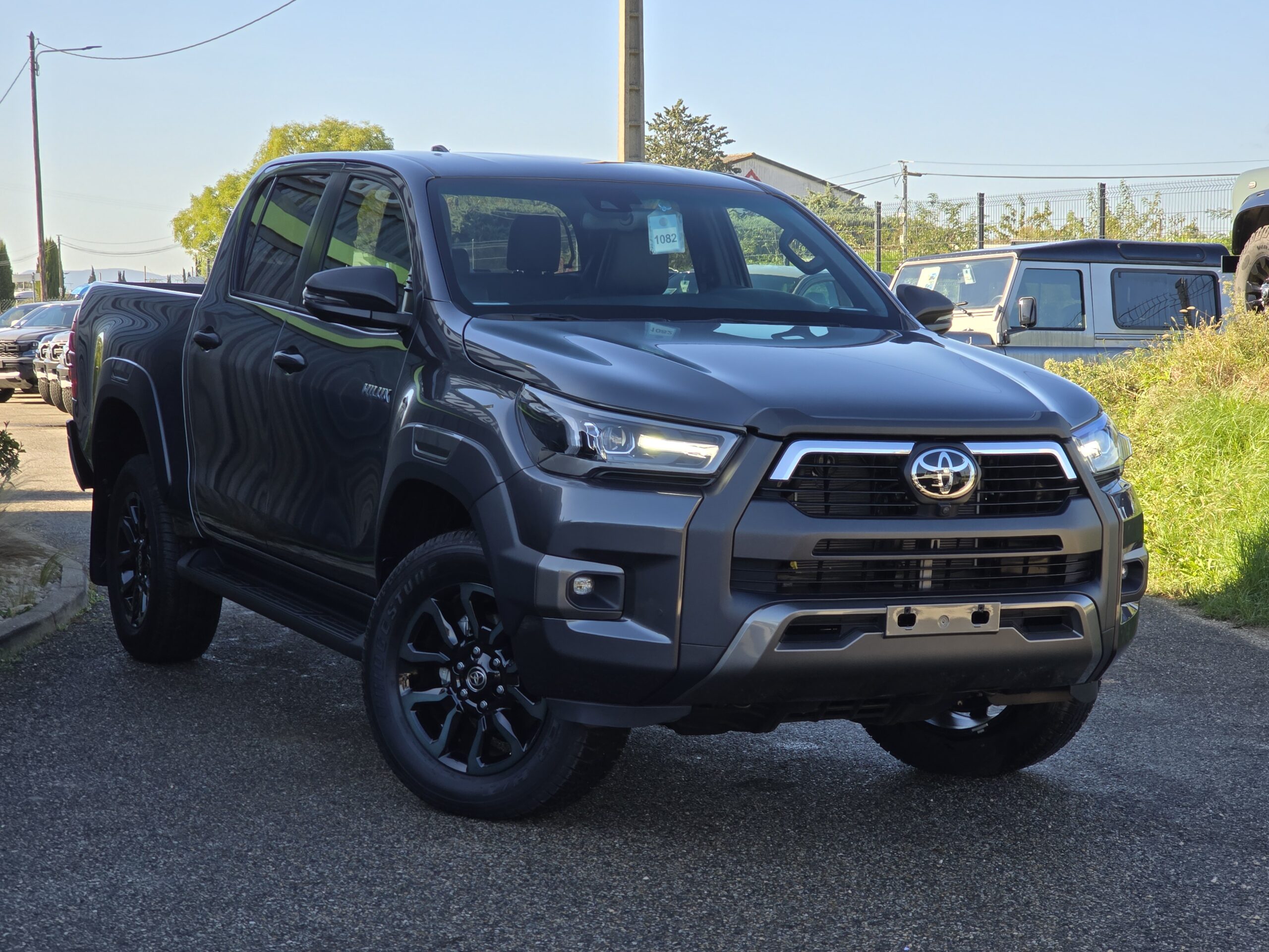 Photo Toyota Hilux 4 places 2.8 204 D-4d Double Cabine Invincible 4WD 2024 Full Options Caméras 360°/Cuir/Boite automatique