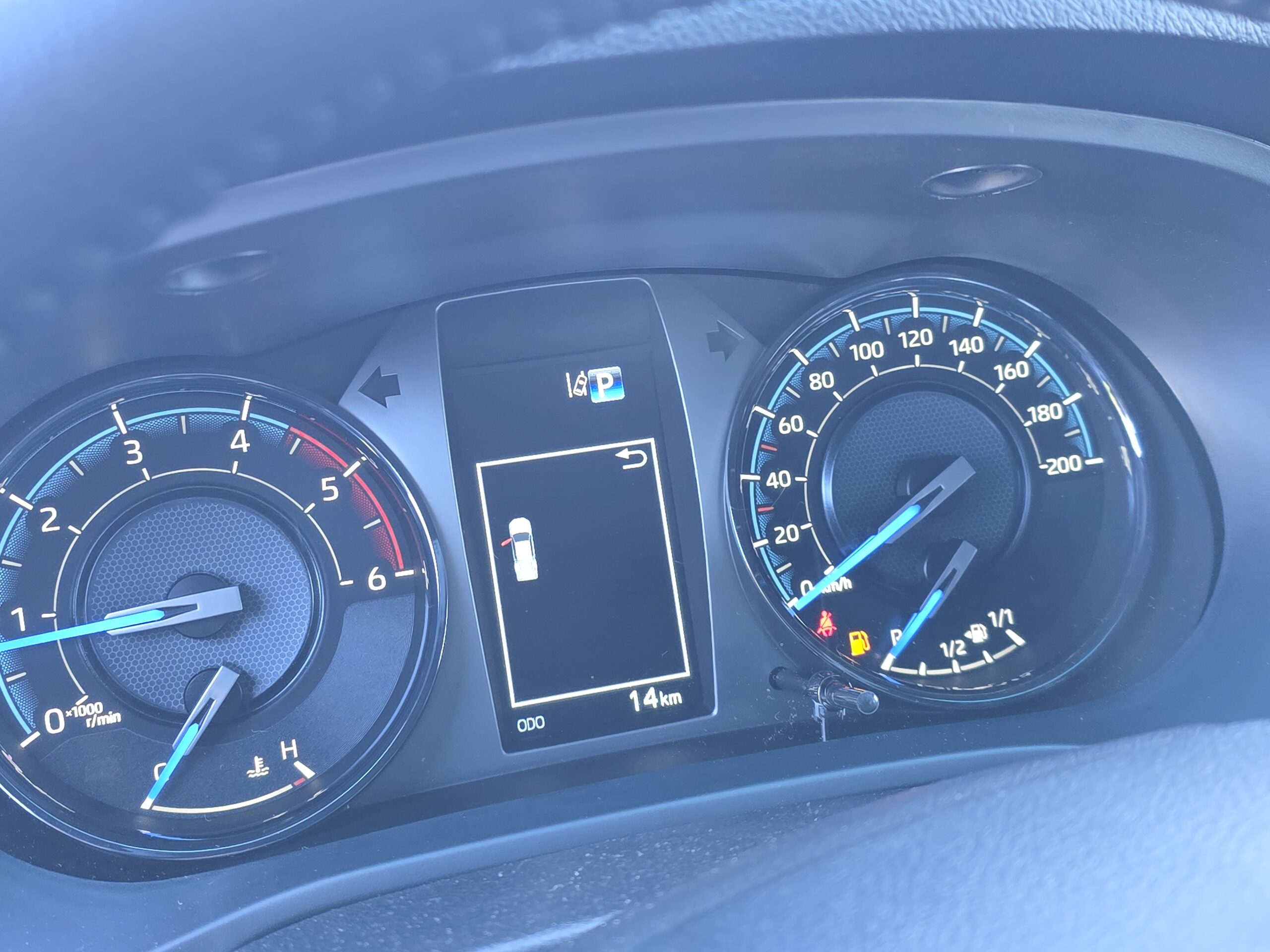 Photo Toyota Hilux 4 places 2.8 204 D-4d Double Cabine Invincible 4WD 2024 Full Options Caméras 360°/Cuir/Boite automatique