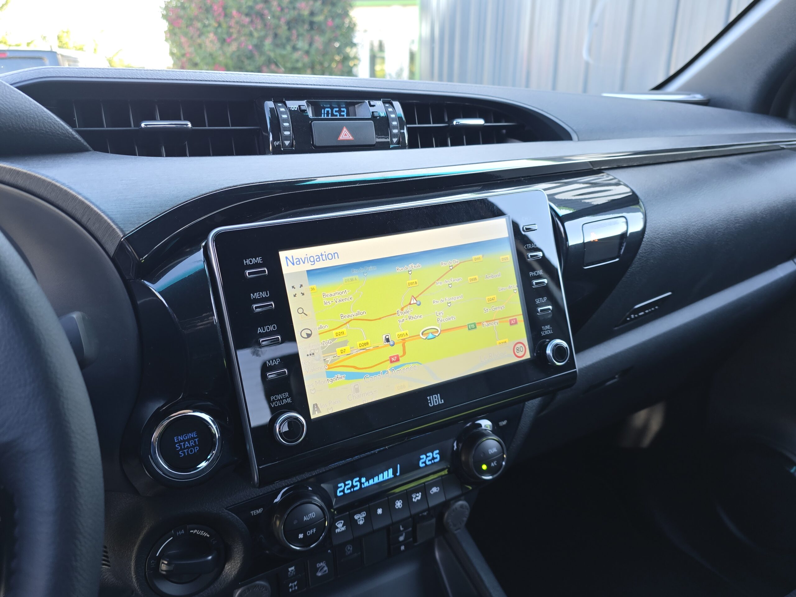 Photo Toyota Hilux 4 places 2.8 204 D-4d Double Cabine Invincible 4WD 2024 Full Options Caméras 360°/Cuir/Boite automatique