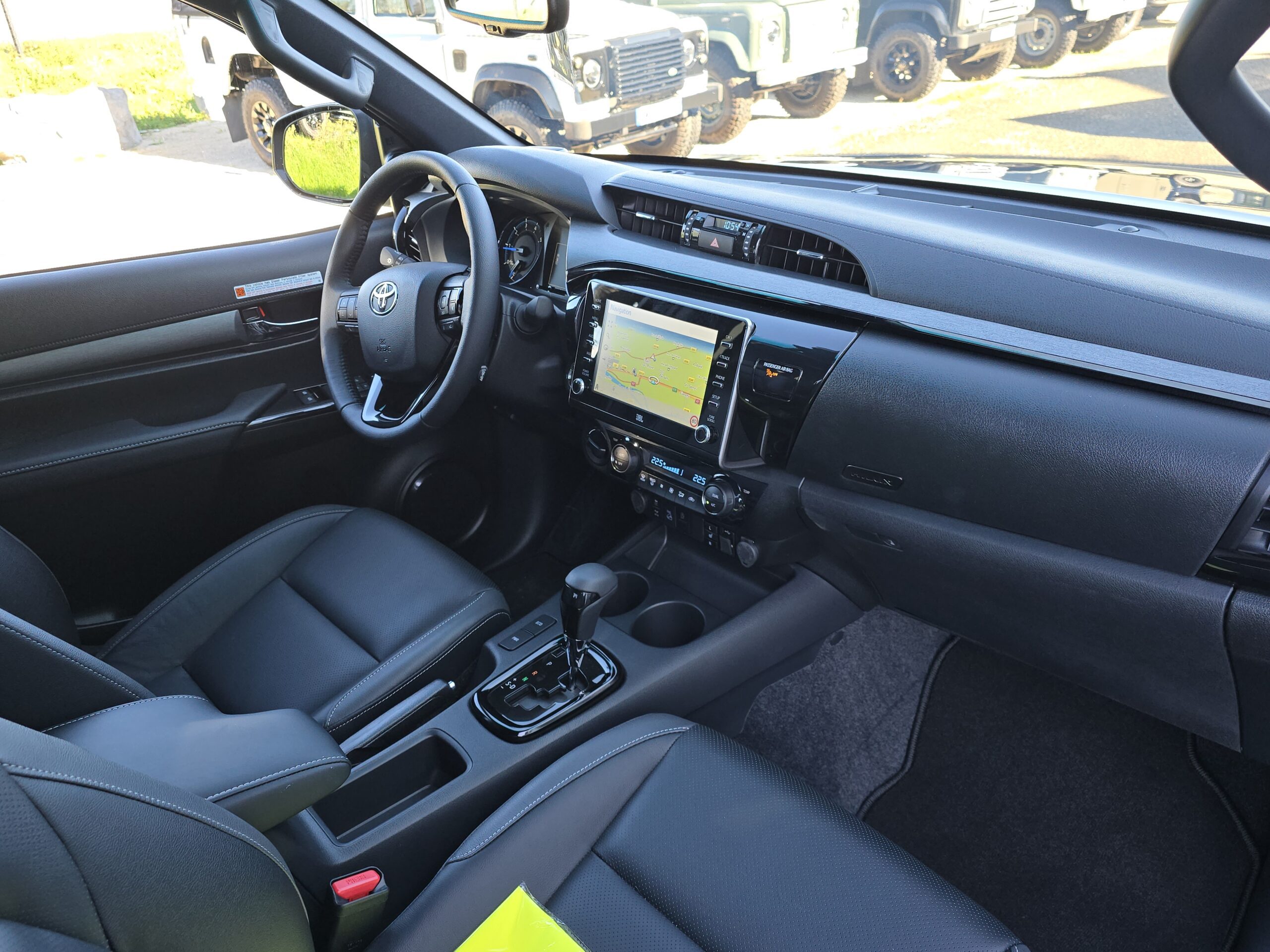 Photo Toyota Hilux 4 places 2.8 204 D-4d Double Cabine Invincible 4WD 2024 Full Options Caméras 360°/Cuir/Boite automatique