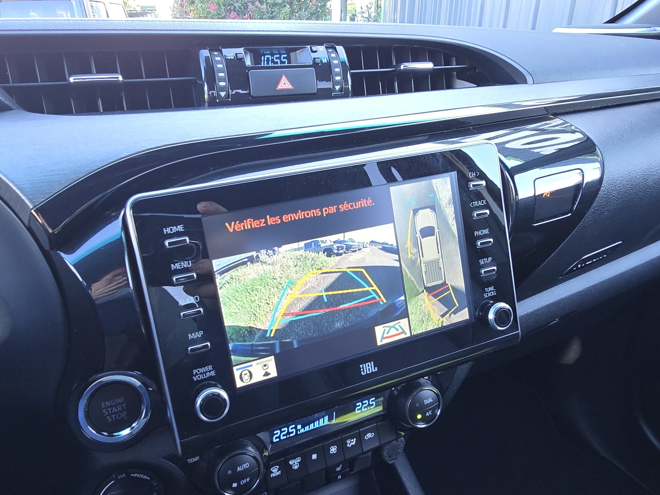 Photo Toyota Hilux 4 places 2.8 204 D-4d Double Cabine Invincible 4WD 2024 Full Options Caméras 360°/Cuir/Boite automatique