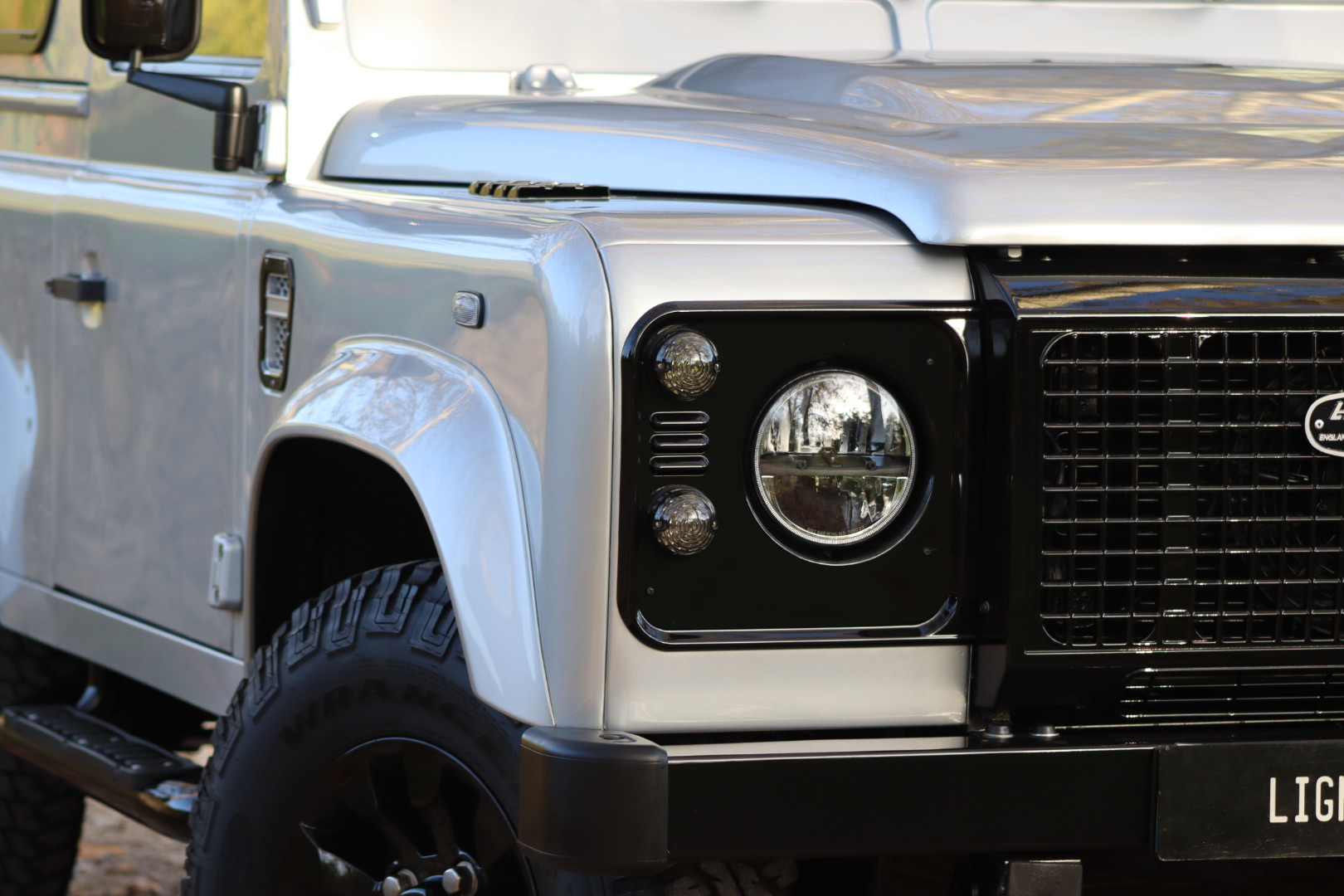 Photo Land Rover Defender 90 td4 sw 4 places "Indus Silver"