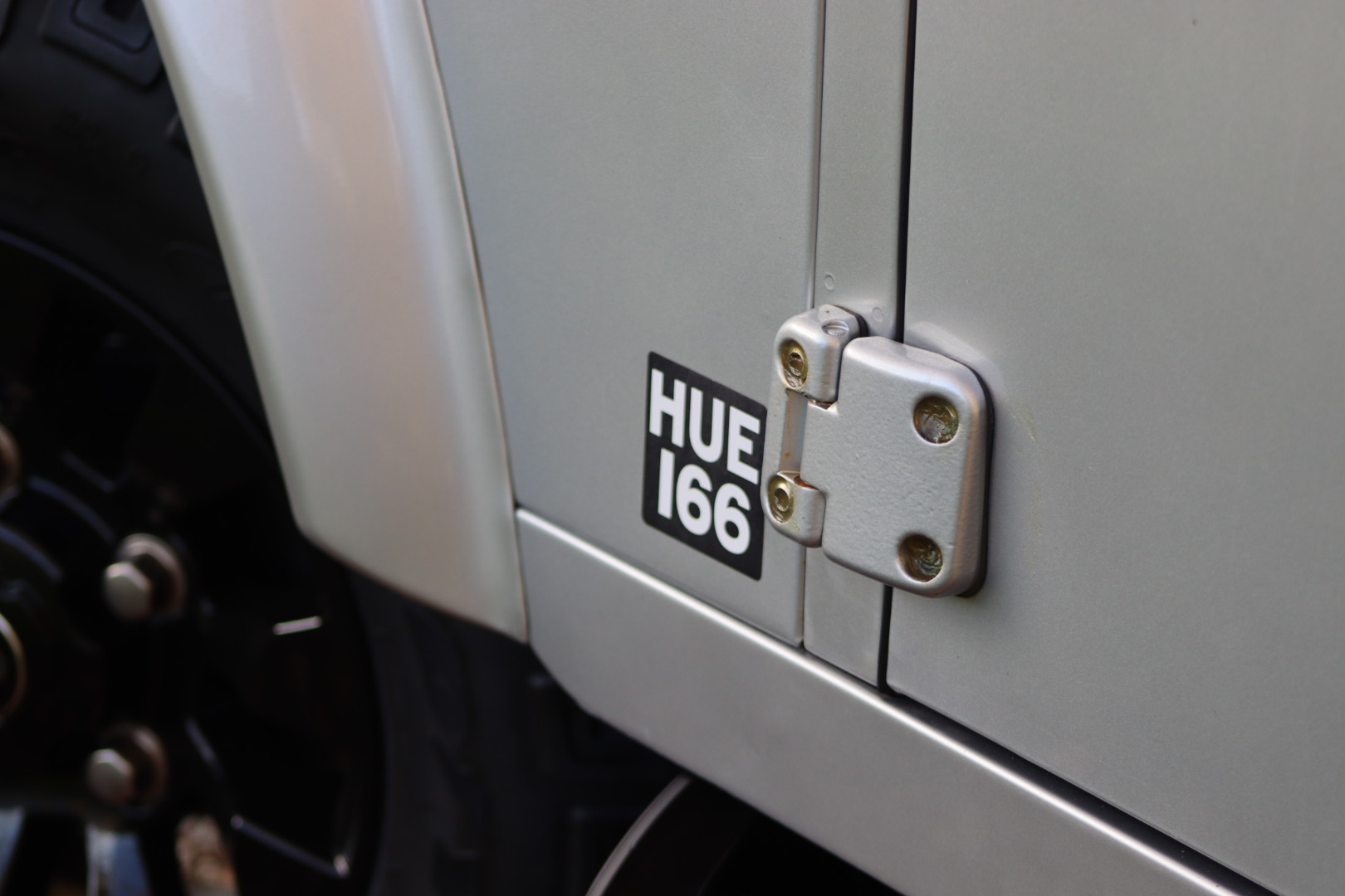 Photo Land Rover Defender 90 td4 sw 4 places "Indus Silver"