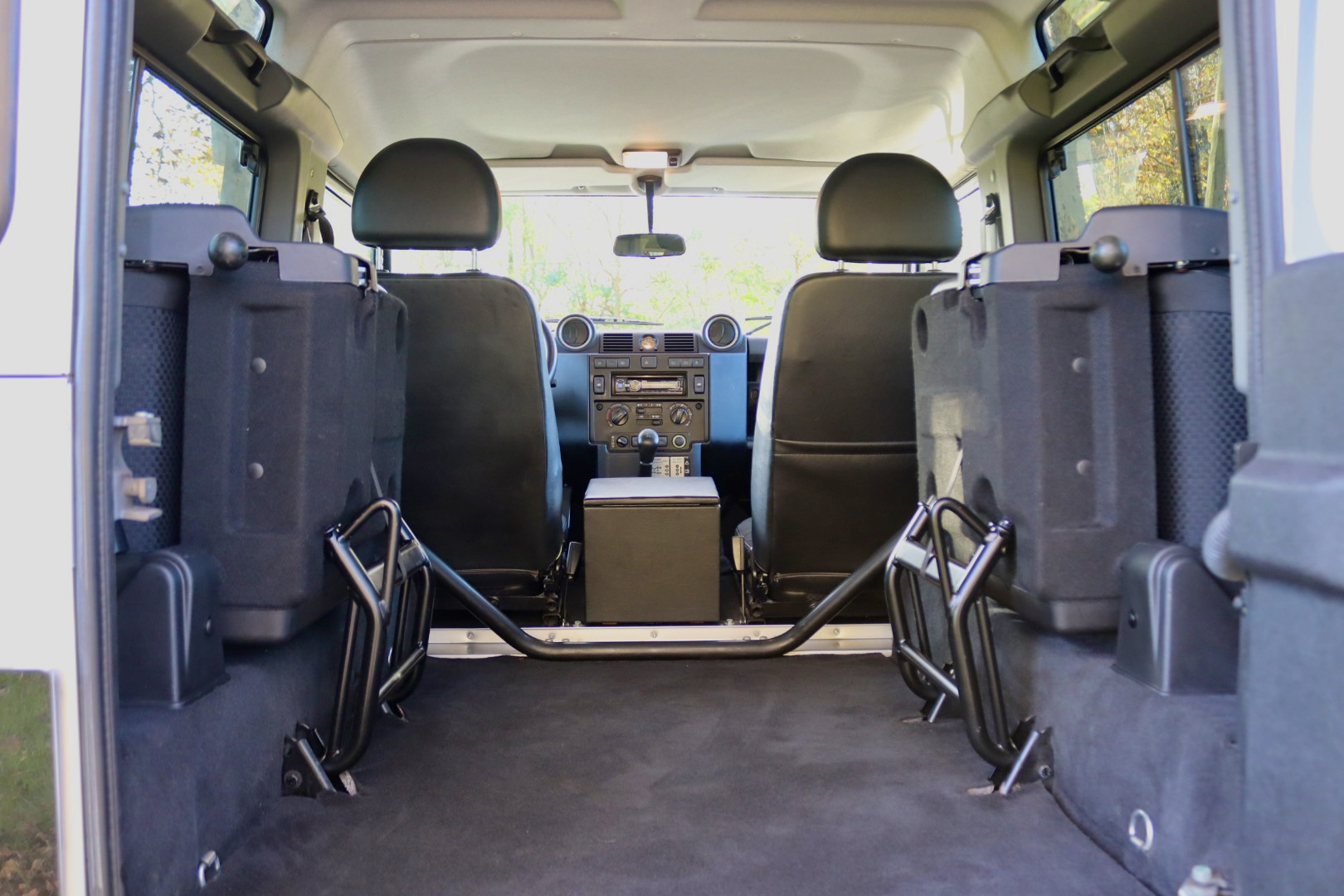 Photo Land Rover Defender 90 td4 sw 4 places "Indus Silver"