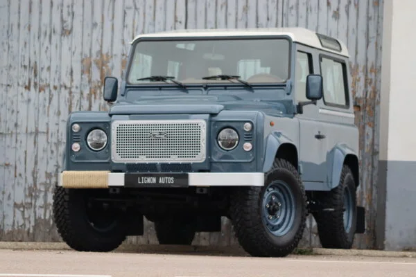 810 Land Rover Defender 90 td4 2.2 sw 4 places « R.A.F. Blue »