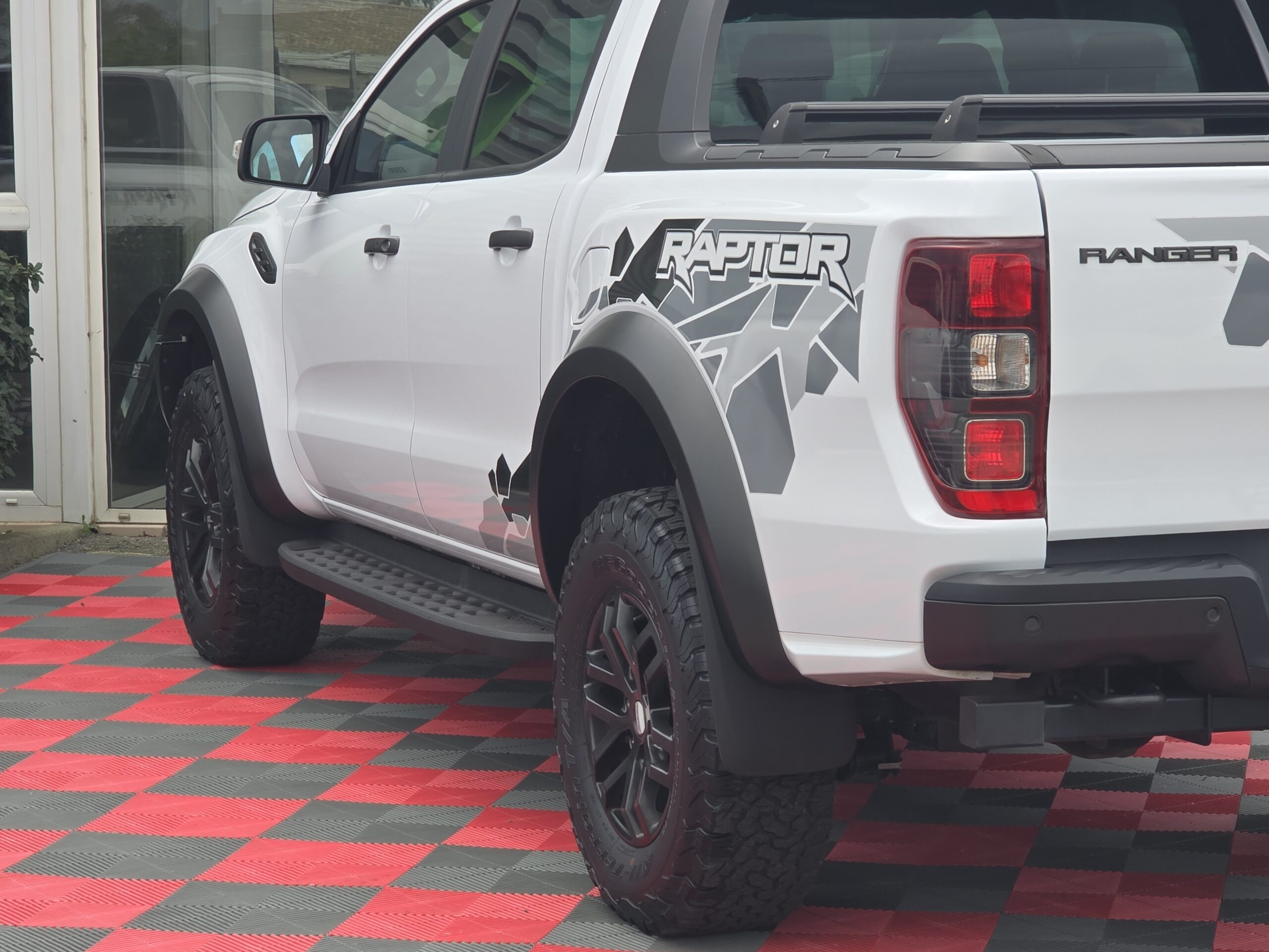 Photo Ford Ranger Raptor Double Cabine 2.0 TDCi 213 EcoBlue BVA10 + Webastoo 1er main - 26 200km