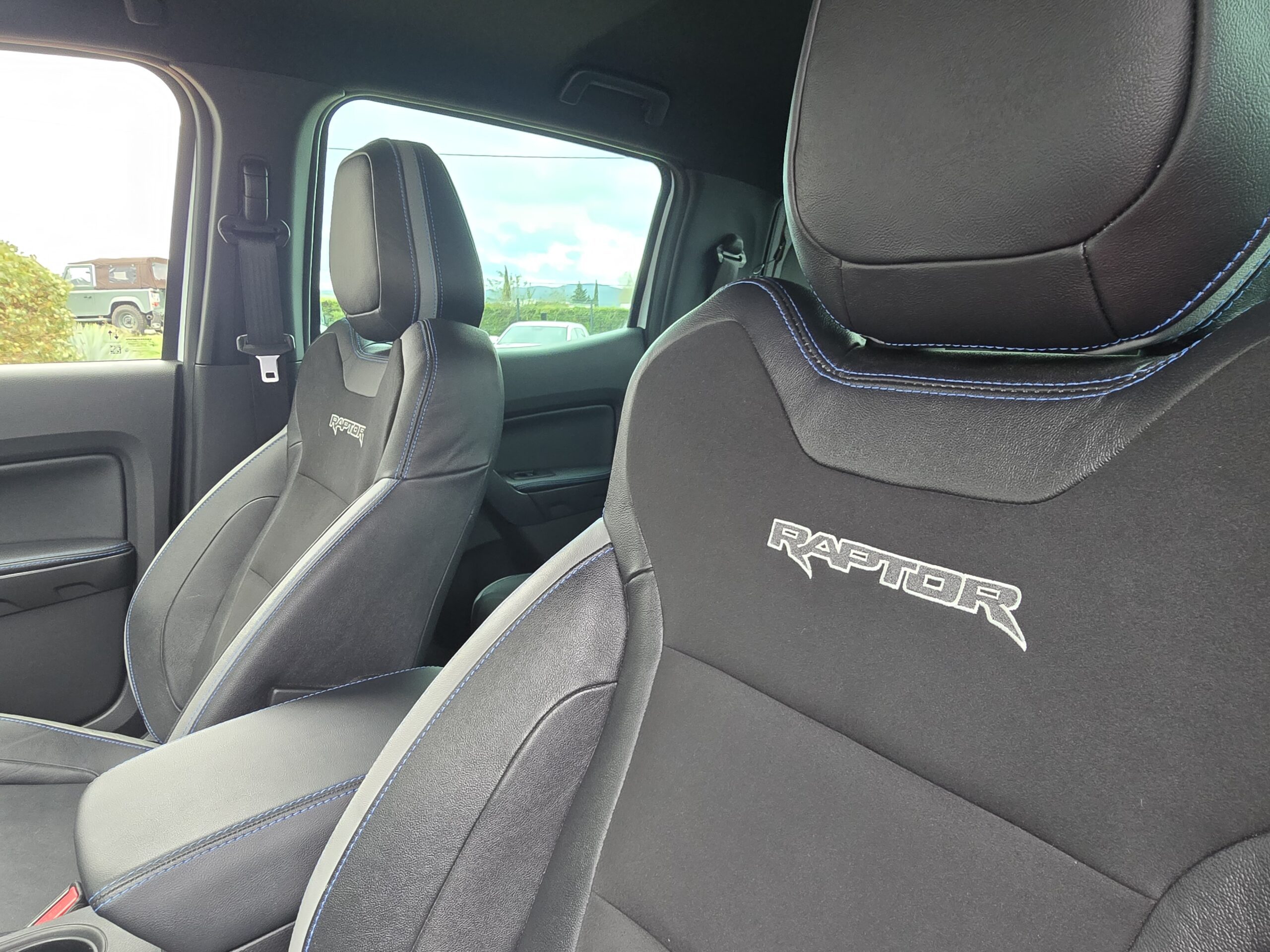 Photo Ford Ranger Raptor Double Cabine 2.0 TDCi 213 EcoBlue BVA10 + Webastoo 1er main - 26 200km