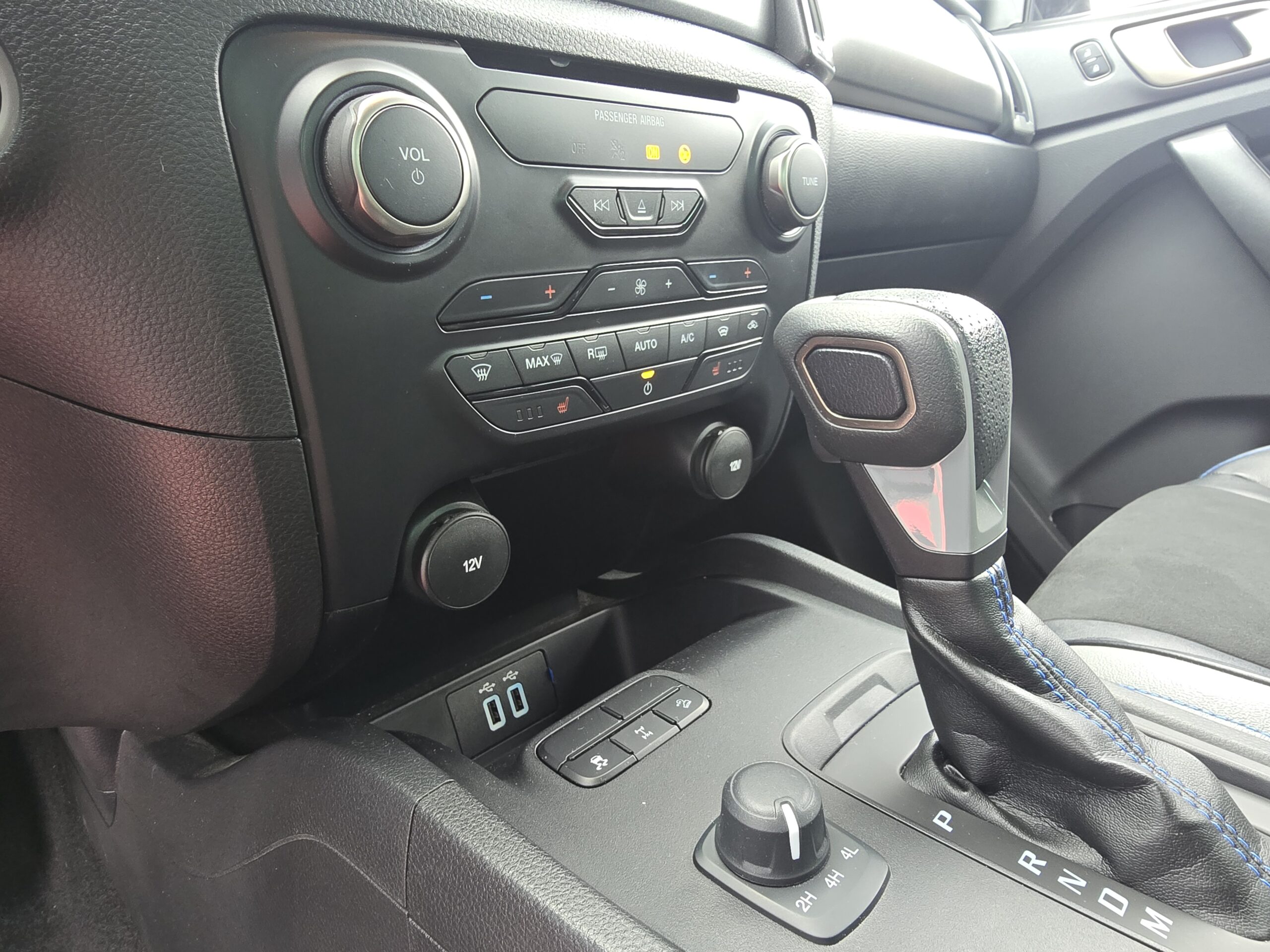 Photo Ford Ranger Raptor Double Cabine 2.0 TDCi 213 EcoBlue BVA10 + Webastoo 1er main - 26 200km