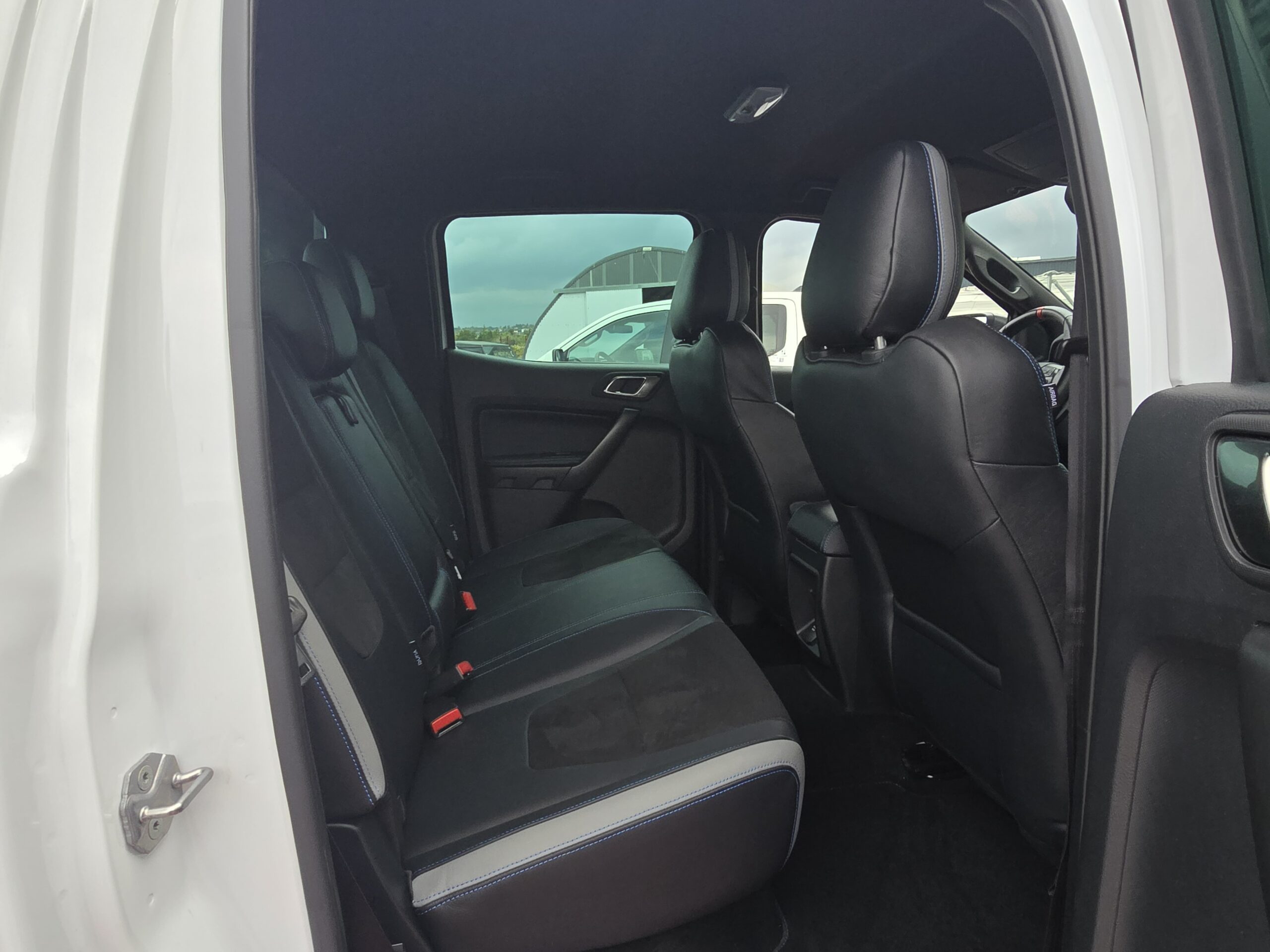 Photo Ford Ranger Raptor Double Cabine 2.0 TDCi 213 EcoBlue BVA10 + Webastoo 1er main - 26 200km