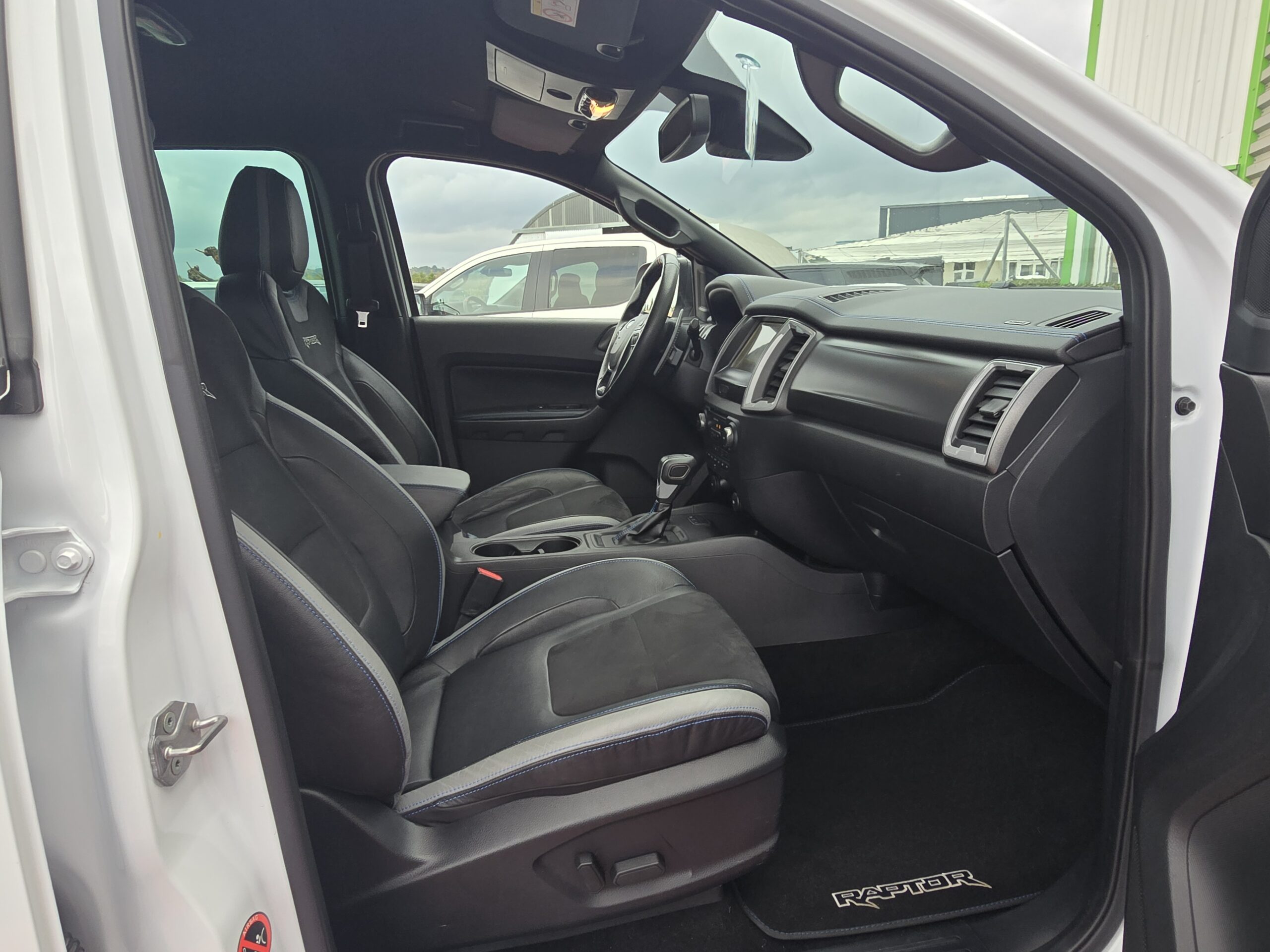 Photo Ford Ranger Raptor Double Cabine 2.0 TDCi 213 EcoBlue BVA10 + Webastoo 1er main - 26 200km