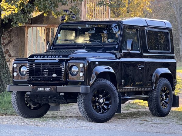 1004 Land Rover Defender 90 2.2 4 places SW « Santorini Black »