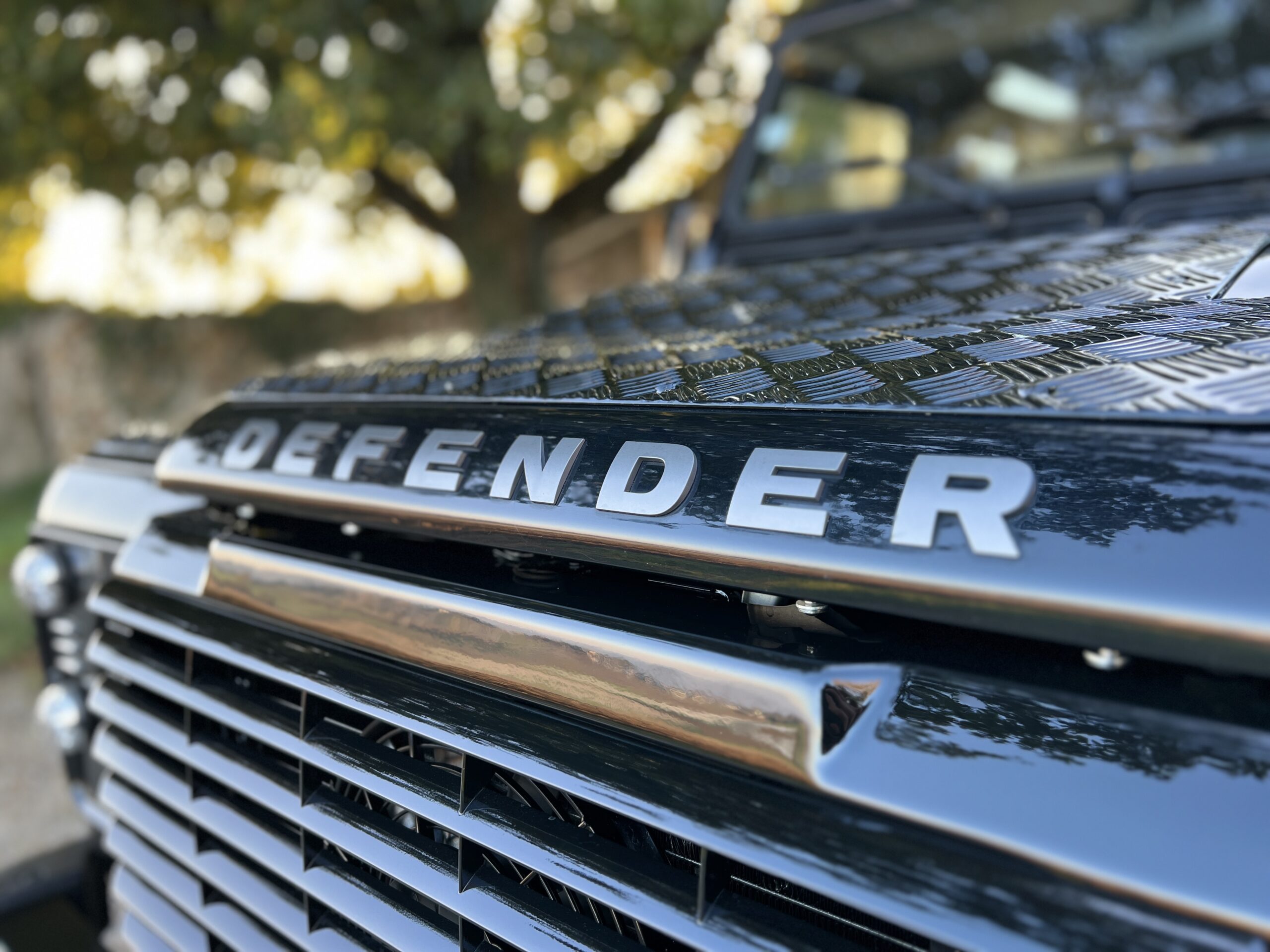 Photo Land Rover Defender 90 2.2 4 places SW "Santorini Black"