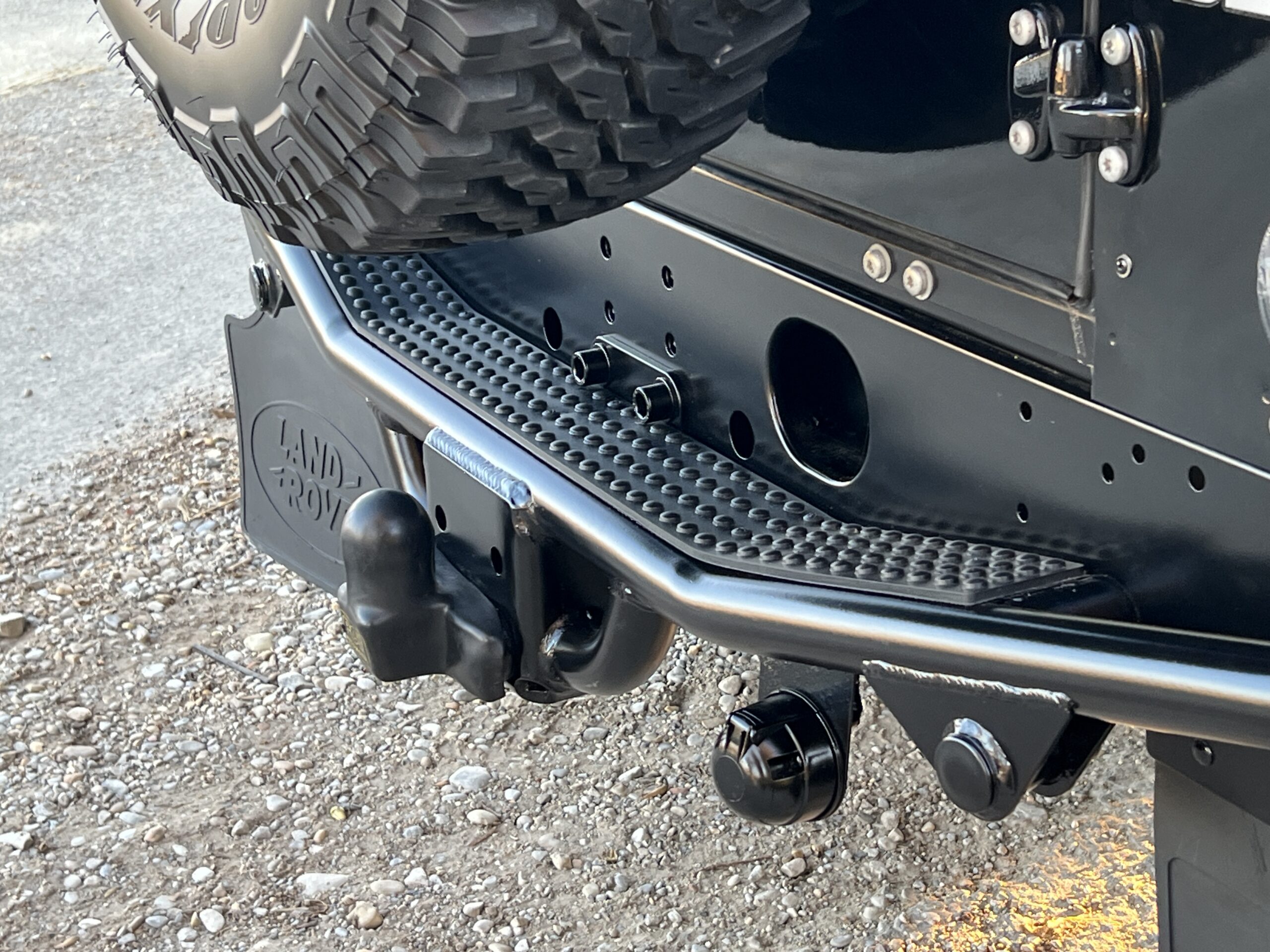 Photo Land Rover Defender 90 2.2 4 places SW "Santorini Black"