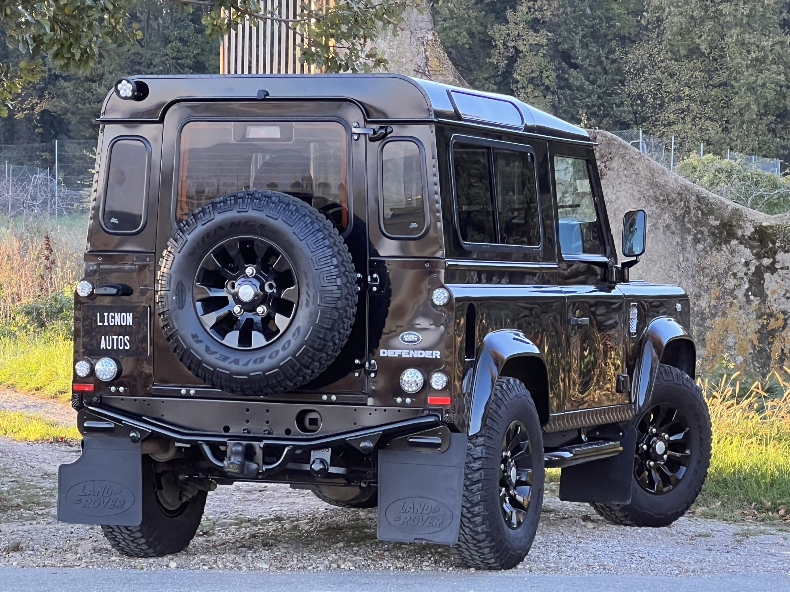 Photo Land Rover Defender 90 2.2 4 places SW "Santorini Black"