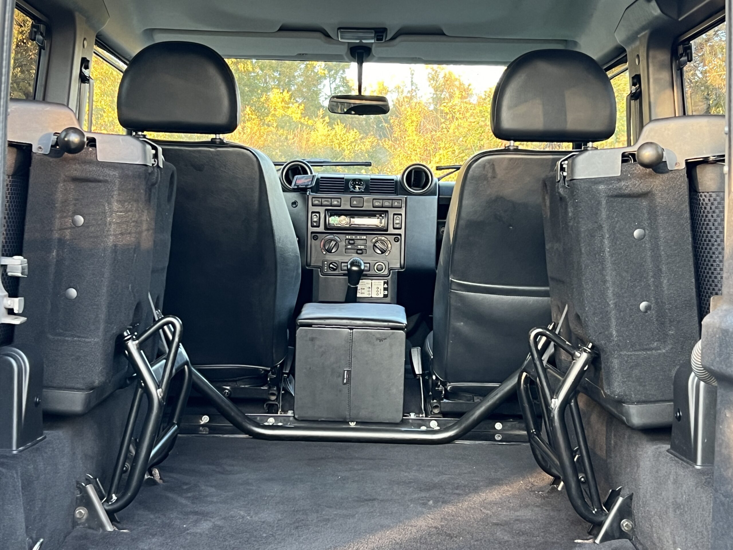 Photo Land Rover Defender 90 2.2 4 places SW "Santorini Black"