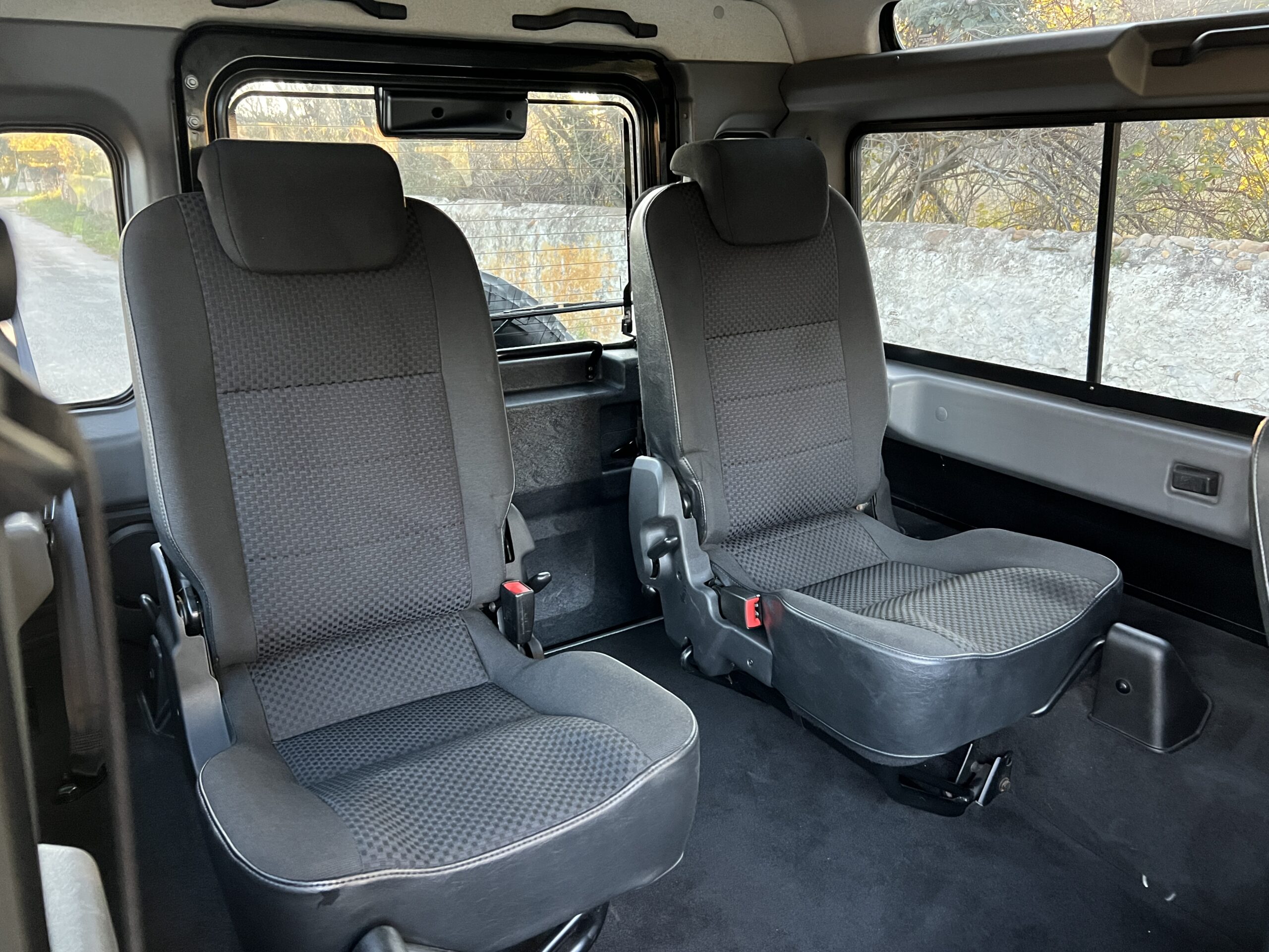 Photo Land Rover Defender 90 2.2 4 places SW "Santorini Black"