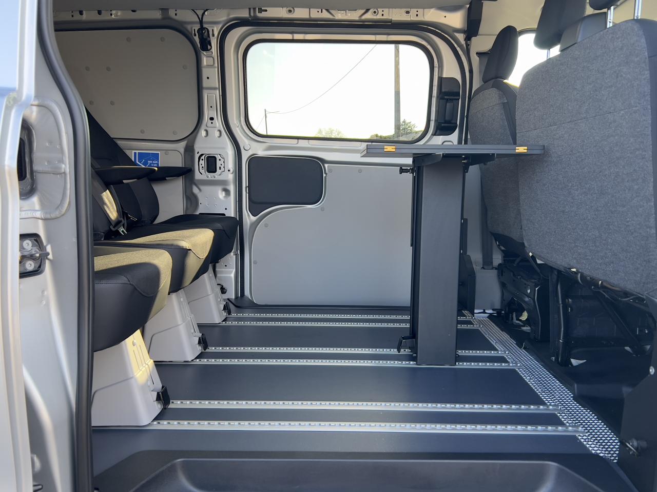 Photo FORD TRANSIT CUSTOM Limited cabine approfondie L2H1 2.0 TDCI 170 BVA Garantie 5 ans / 200 000kms - Attelage -TVA Apparen