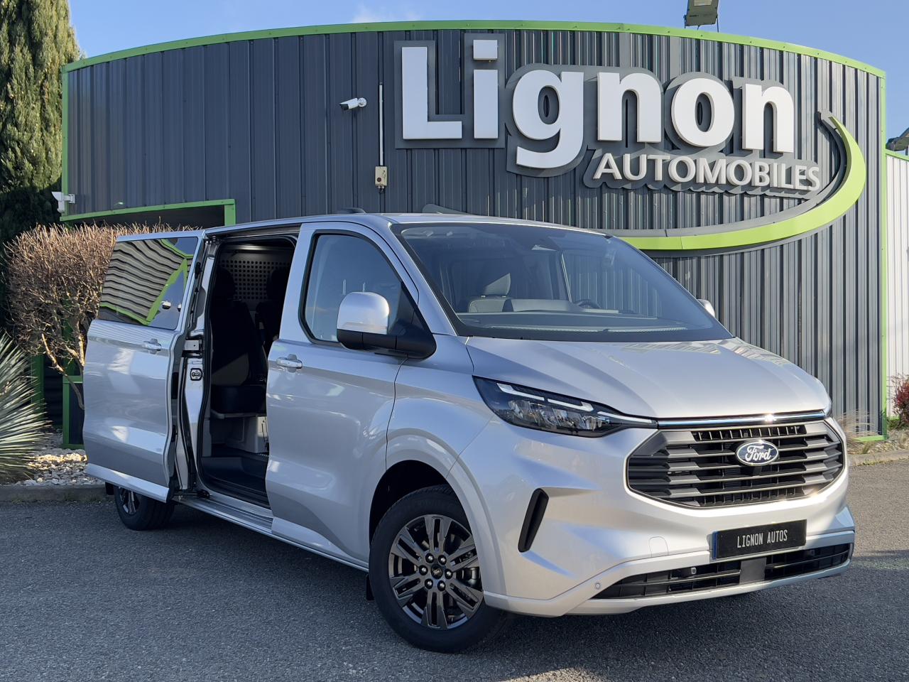 Photo FORD TRANSIT CUSTOM Limited cabine approfondie L2H1 2.0 TDCI 170 BVA Garantie 5 ans / 200 000kms - Attelage -TVA Apparen