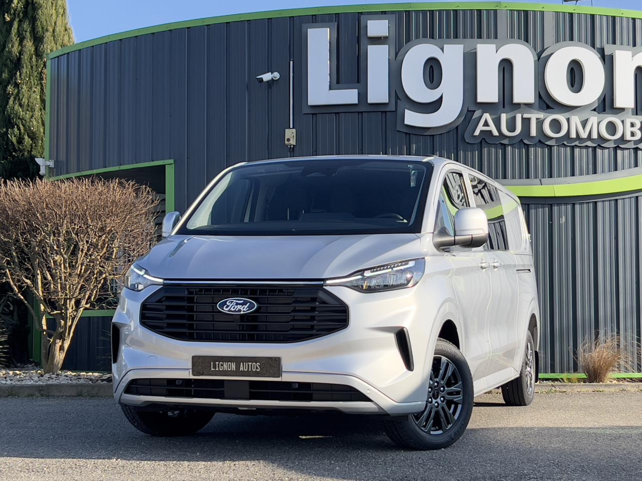 Photo FORD TRANSIT CUSTOM Limited cabine approfondie L2H1 2.0 TDCI 170 BVA Garantie 5 ans / 200 000kms - Attelage -TVA Apparen