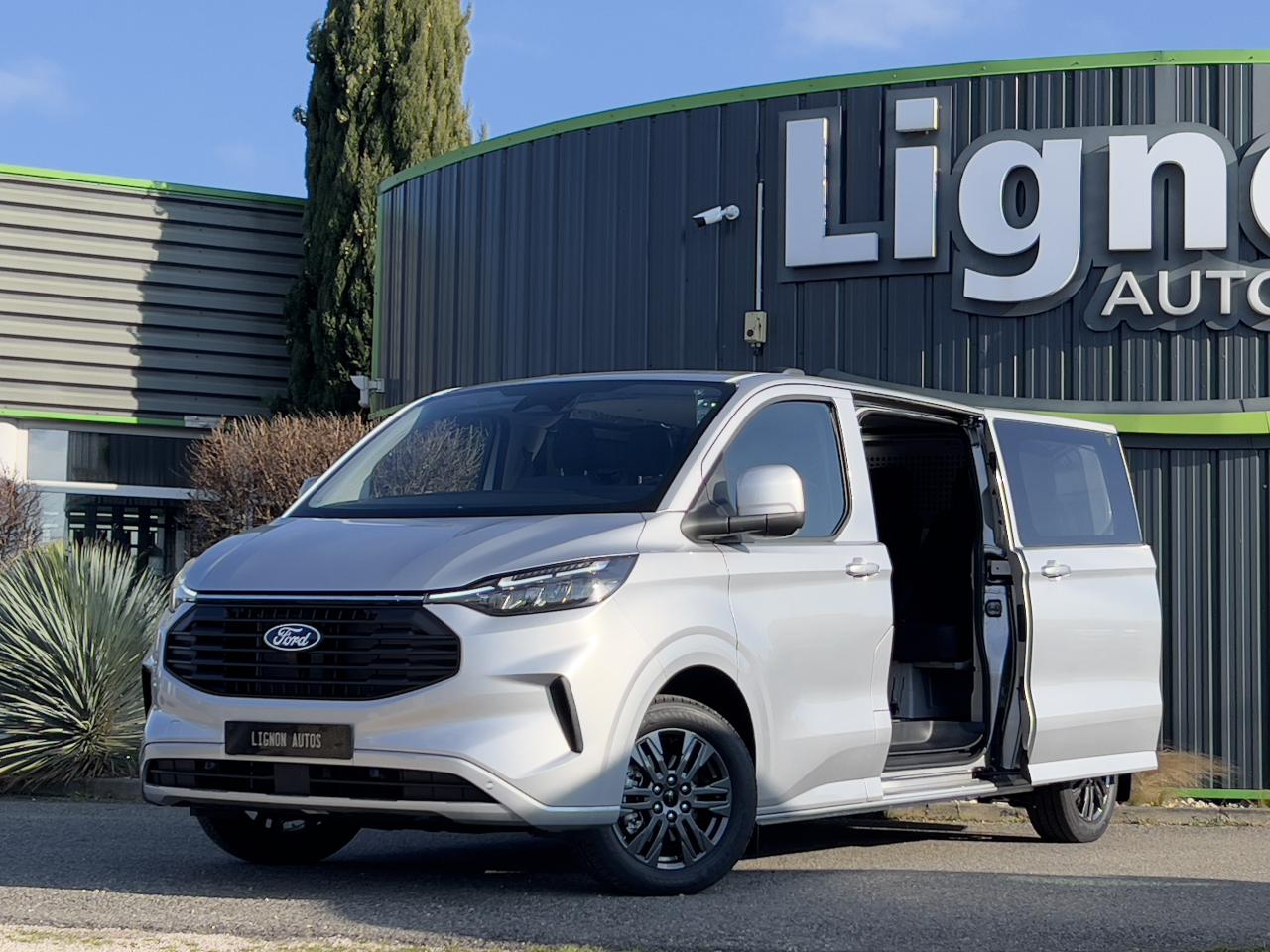 Photo FORD TRANSIT CUSTOM Limited cabine approfondie L2H1 2.0 TDCI 170 BVA Garantie 5 ans / 200 000kms - Attelage -TVA Apparen