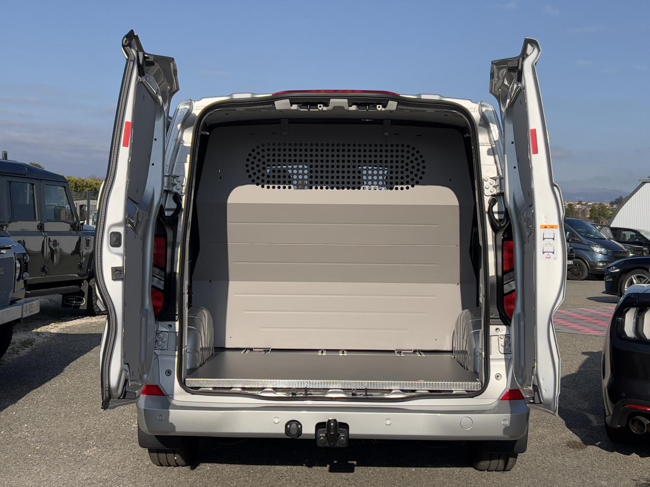 FORD TRANSIT CUSTOM Limited cabine approfondie L2H1 2.0 TDCI 170 BVA Garantie 5 ans / 200 000kms - Attelage -TVA Apparen