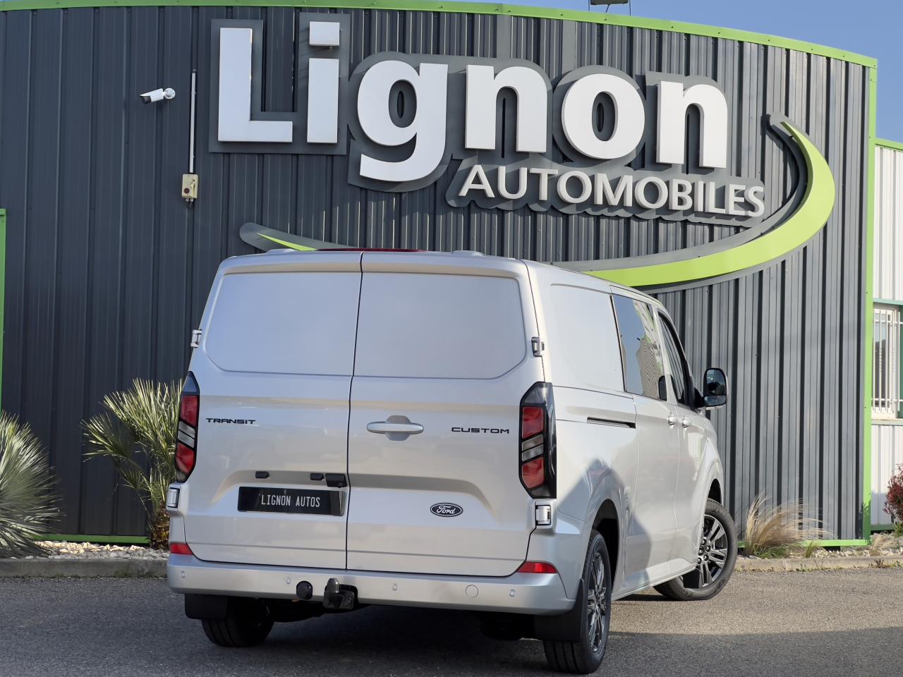 Photo FORD TRANSIT CUSTOM Limited cabine approfondie L2H1 2.0 TDCI 170 BVA Garantie 5 ans / 200 000kms - Attelage -TVA Apparen