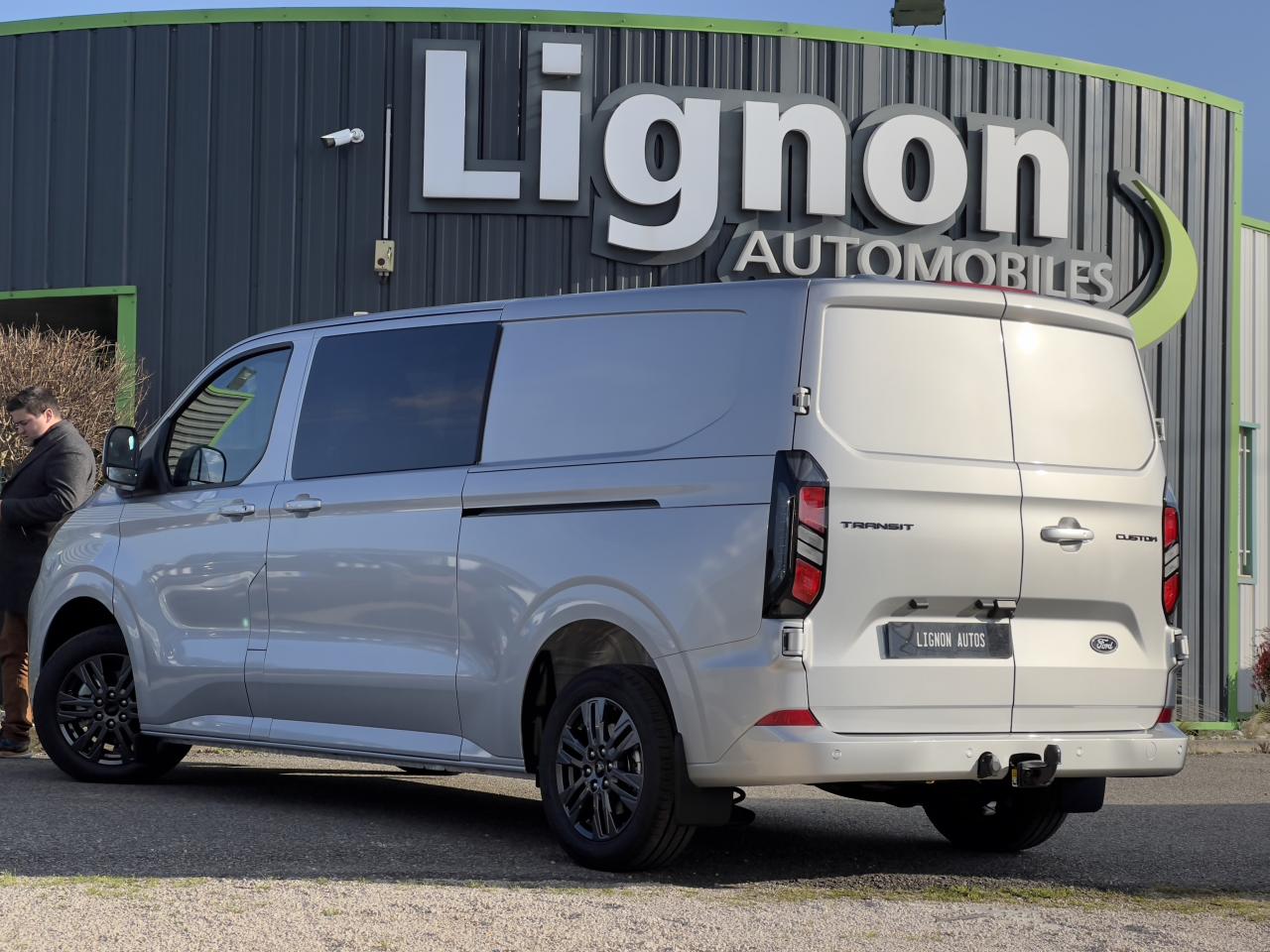 Photo FORD TRANSIT CUSTOM Limited cabine approfondie L2H1 2.0 TDCI 170 BVA Garantie 5 ans / 200 000kms - Attelage -TVA Apparen