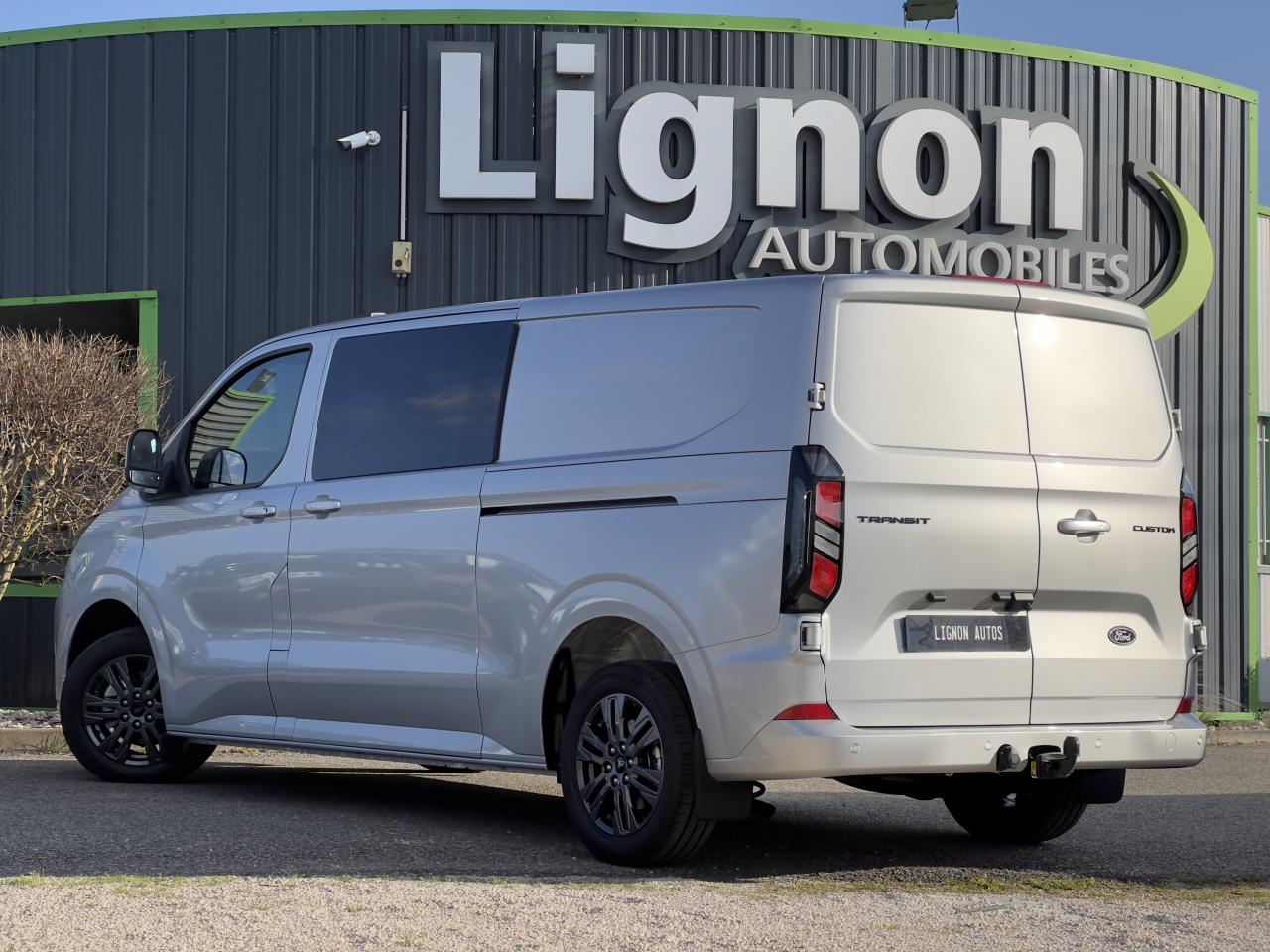 Photo FORD TRANSIT CUSTOM Limited cabine approfondie L2H1 2.0 TDCI 170 BVA Garantie 5 ans / 200 000kms - Attelage -TVA Apparen