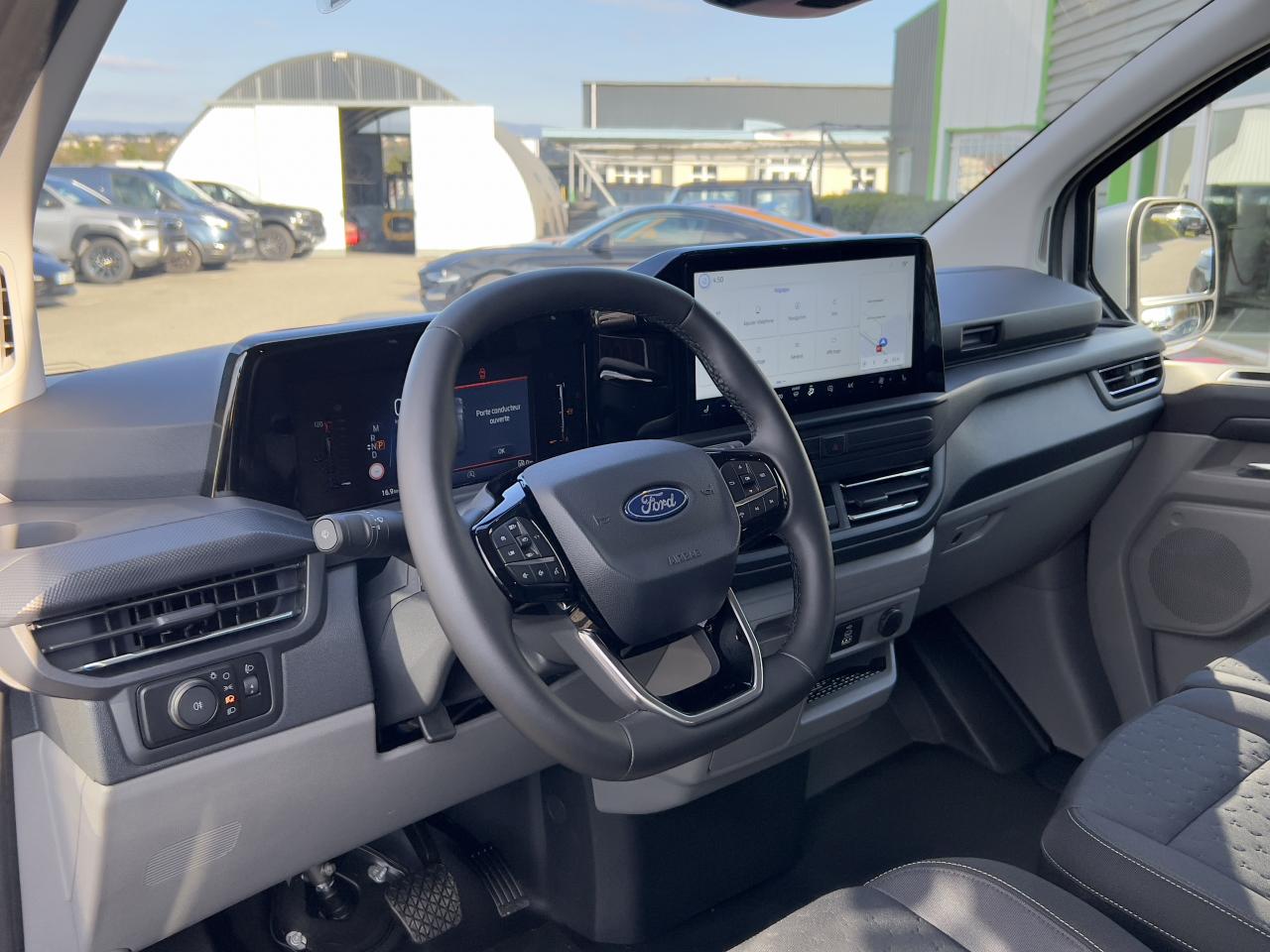Photo FORD TRANSIT CUSTOM Limited cabine approfondie L2H1 2.0 TDCI 170 BVA Garantie 5 ans / 200 000kms - Attelage -TVA Apparen